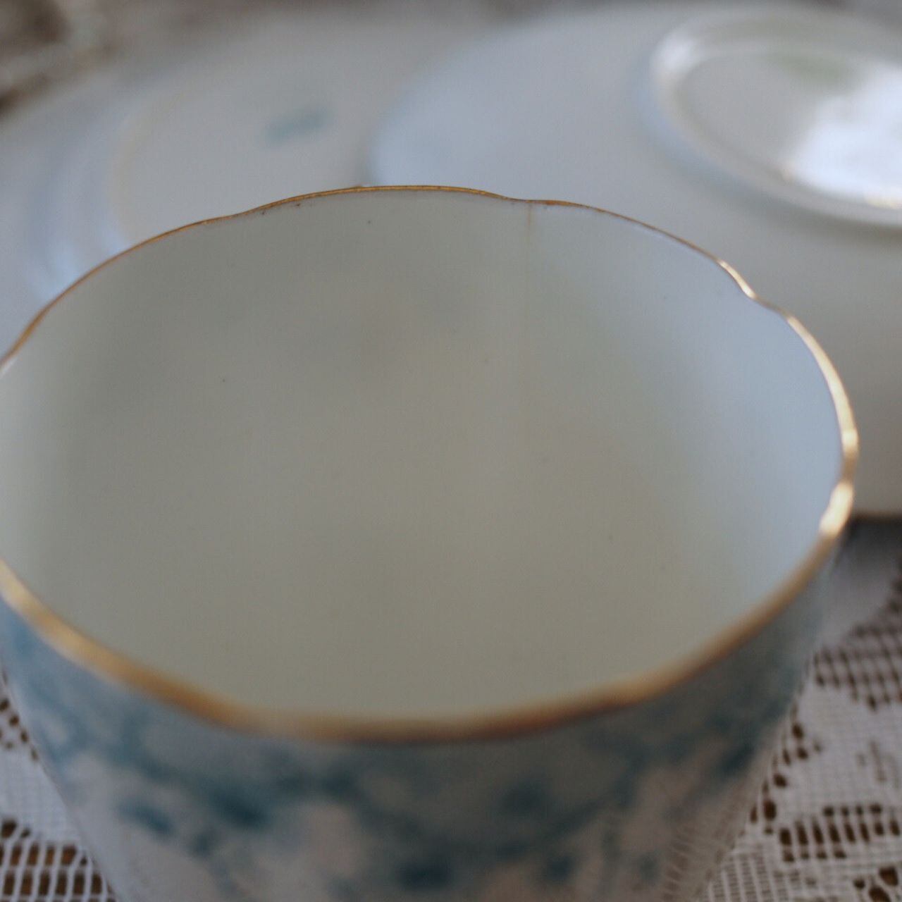 訳あり 英国シェリー リリーシェイプ 淡いブルーのデイジー柄