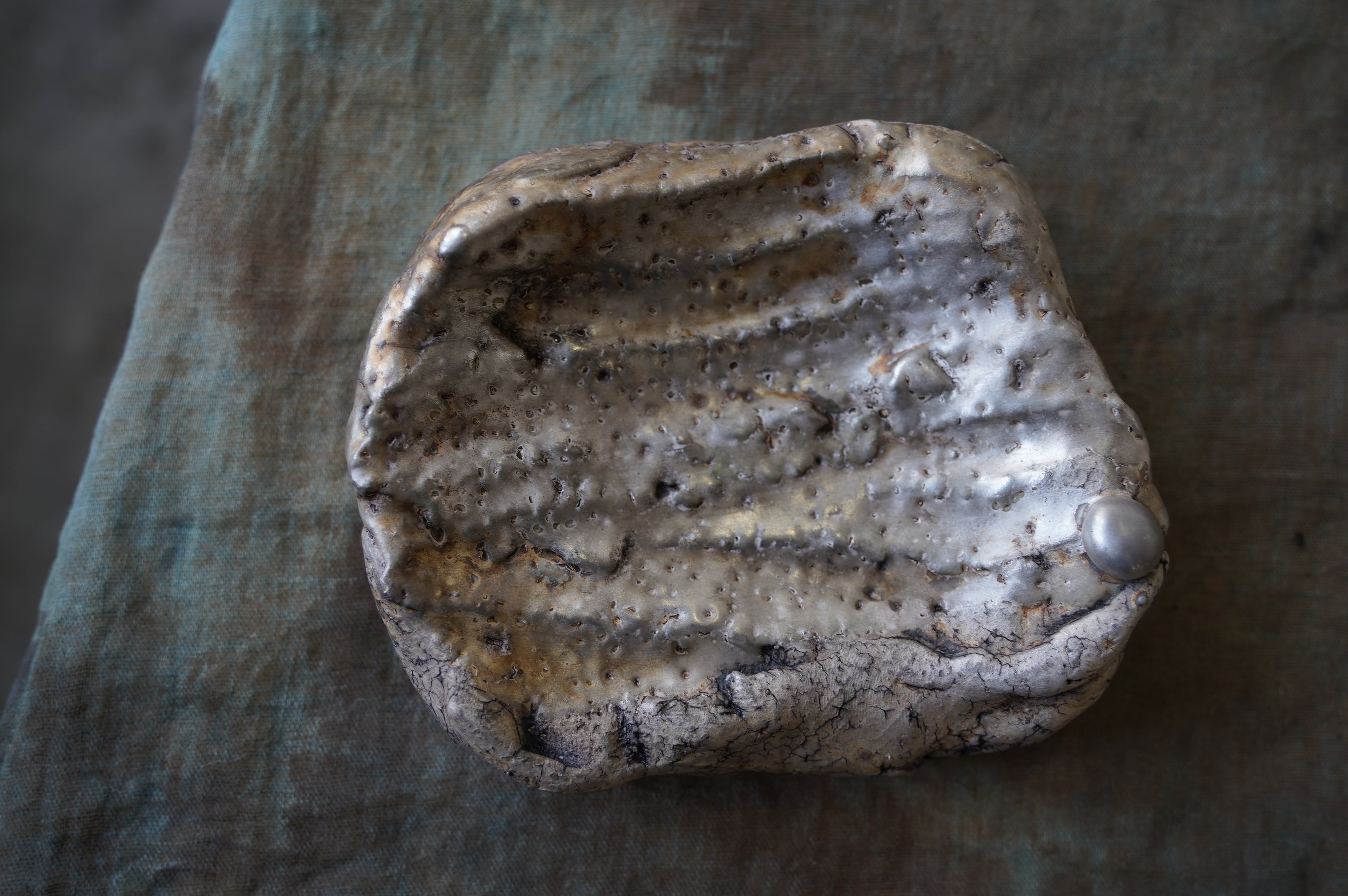 10 罅銀彩 平な塊 中根楽