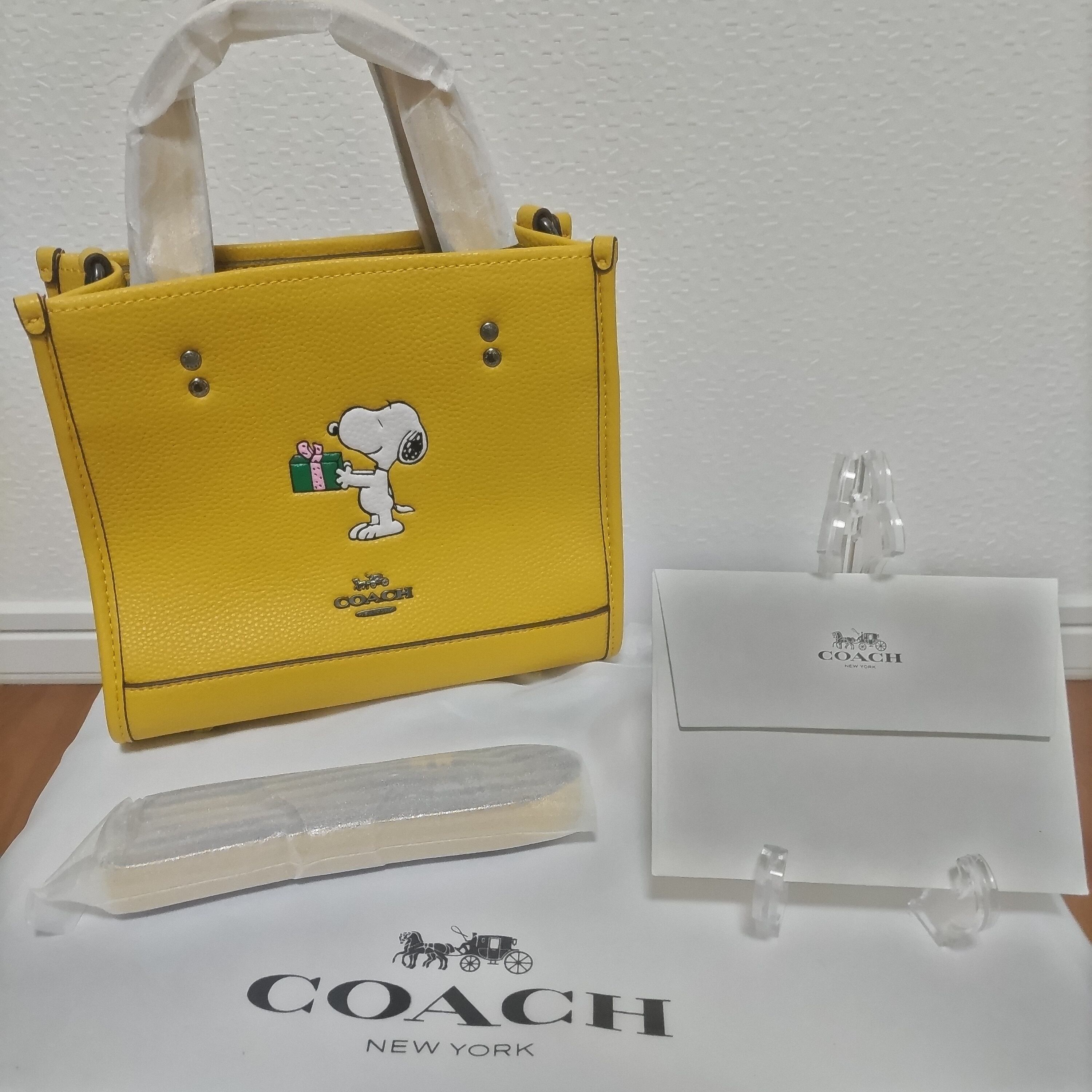 新品 コーチ coach peanutsコラボ デンプシー トート スヌーピー