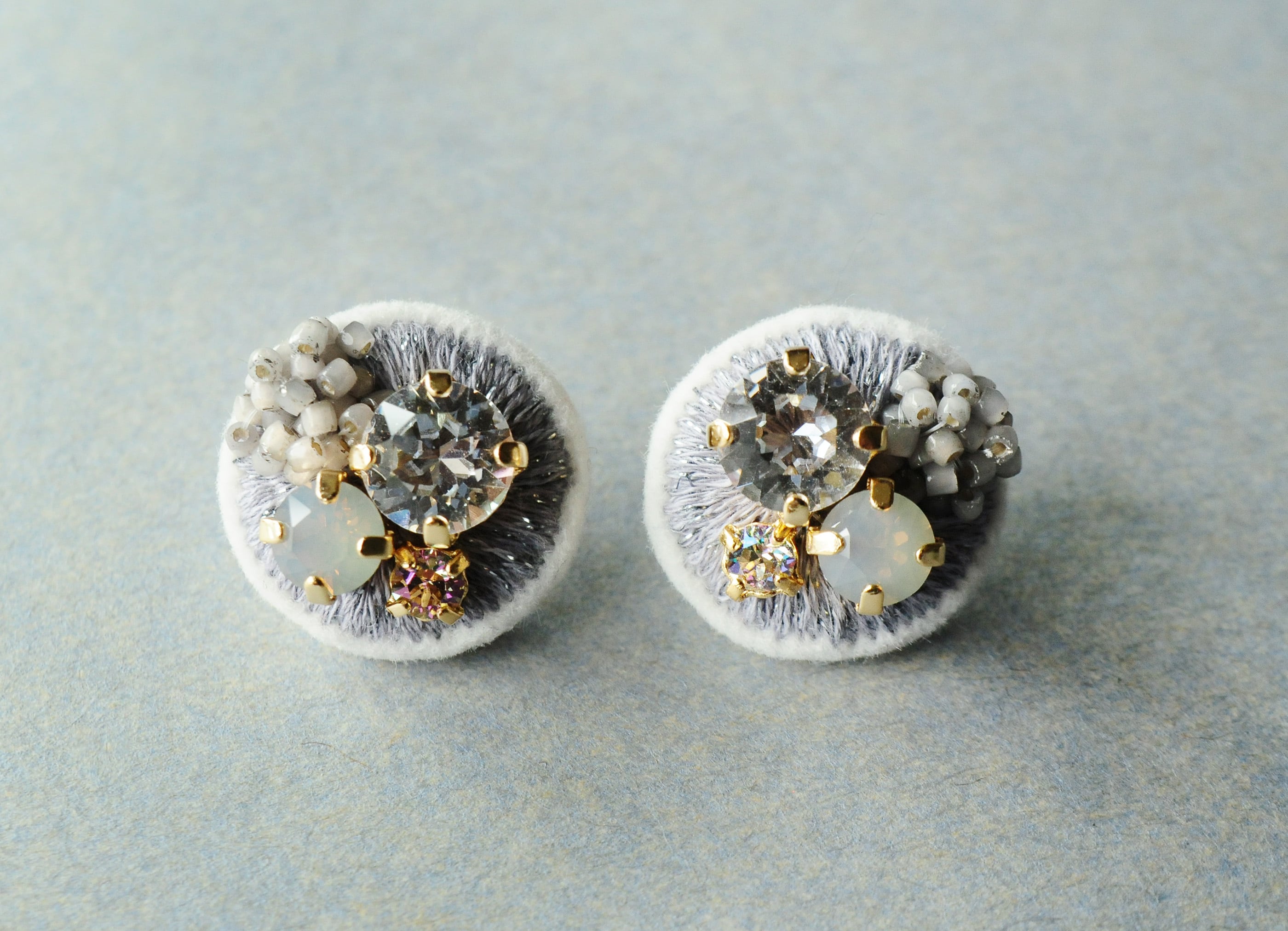 ＜Stella～遊び好きの星～＞刺繍ピアス「 ジュエルJewe/雲間の星 」★ロングポスト/アレルギー対応変更可能