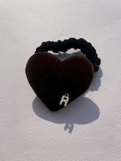 ベロアハートシュシュ