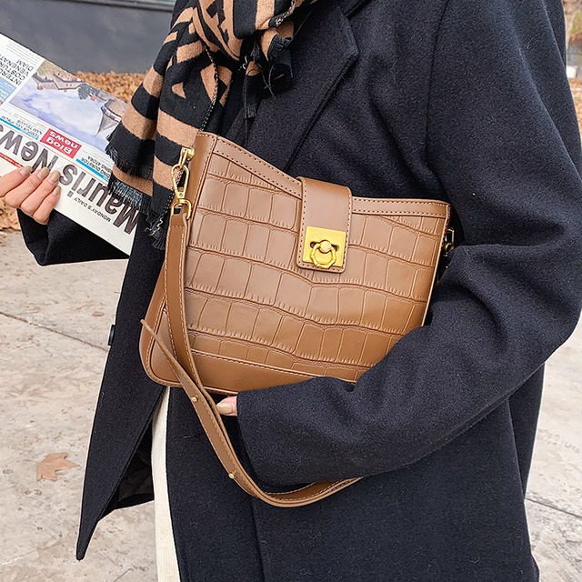 オータムウィンターレッド 秋物 冬物 スクウェア 手作りハンドバック67320041375