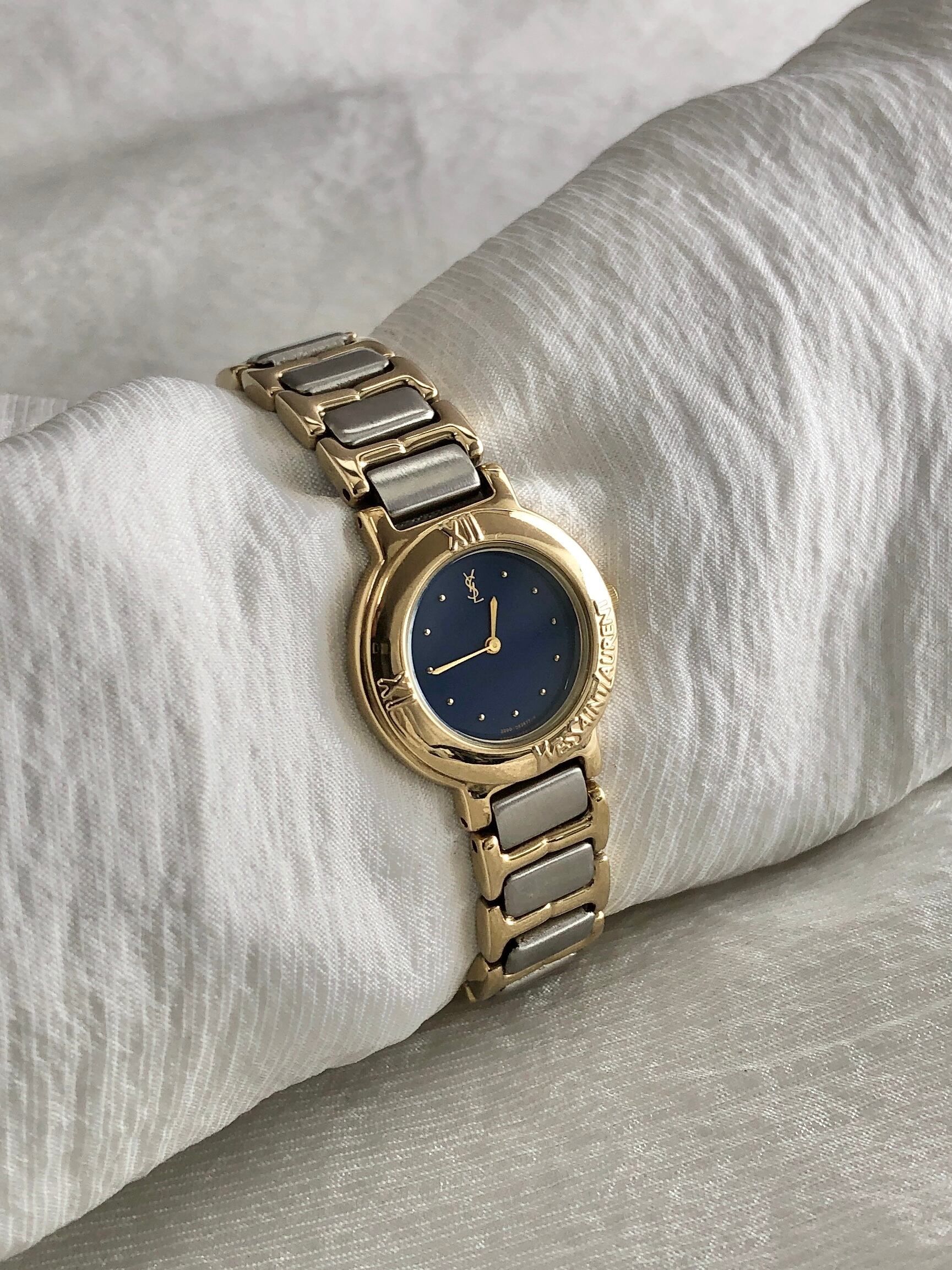 Yves Saint Laurent イヴ・サンローラン 腕時計 シルバー ゴールド ステンレススチール クウォーツ 2200-229789 vintage ヴィンテージ オールド 84wevi
