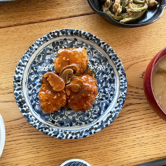 松尾貞一郎 ｜ 三つ足付き丸皿 約17cm（荒土染付兎）   貞土窯・有田