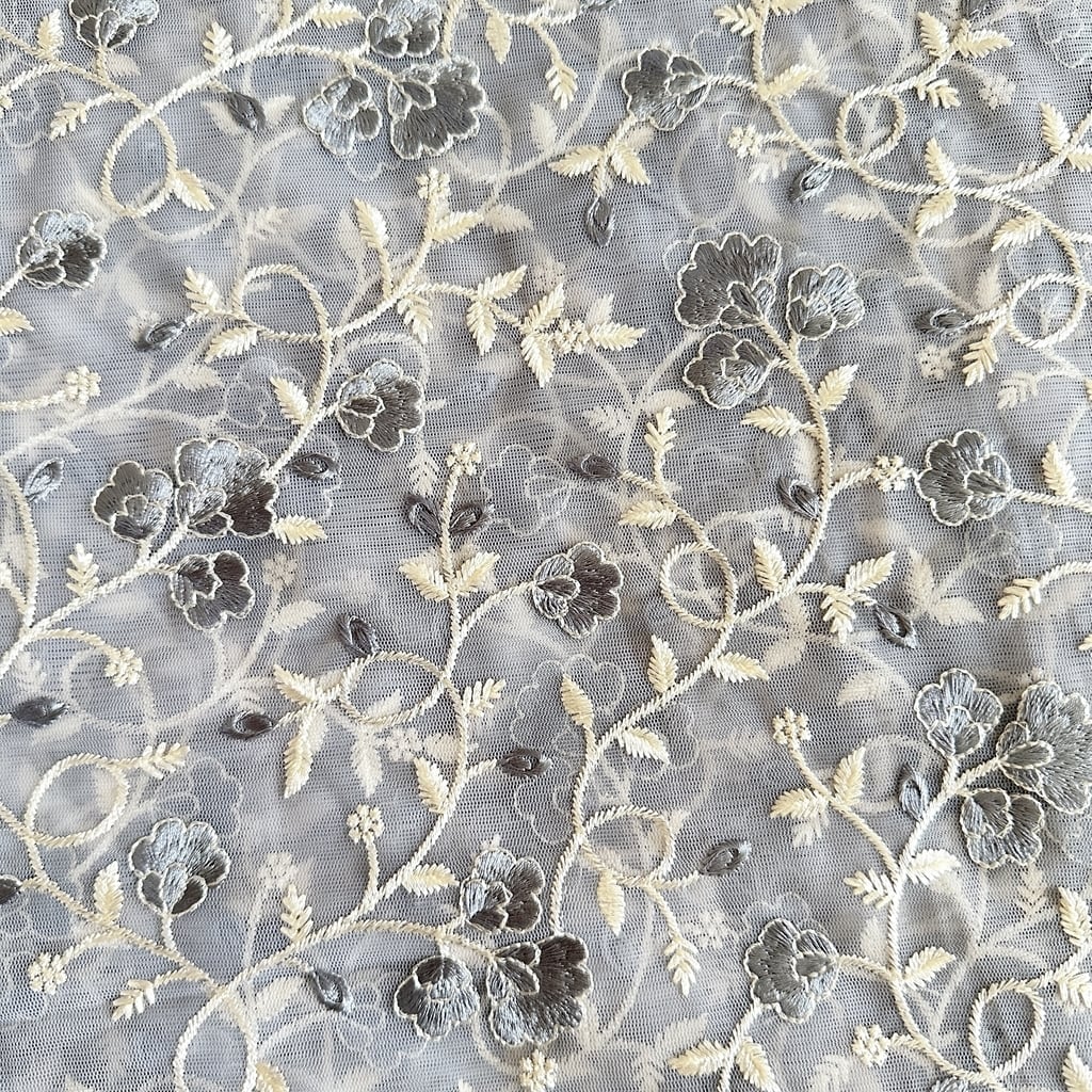 けいちゃん様 お取り置き インド刺繍生地♡ミニポーチ（ブルーグレー） インド刺繍生地[チュール] フィールド ブルー 7141 | インド刺繍リボン