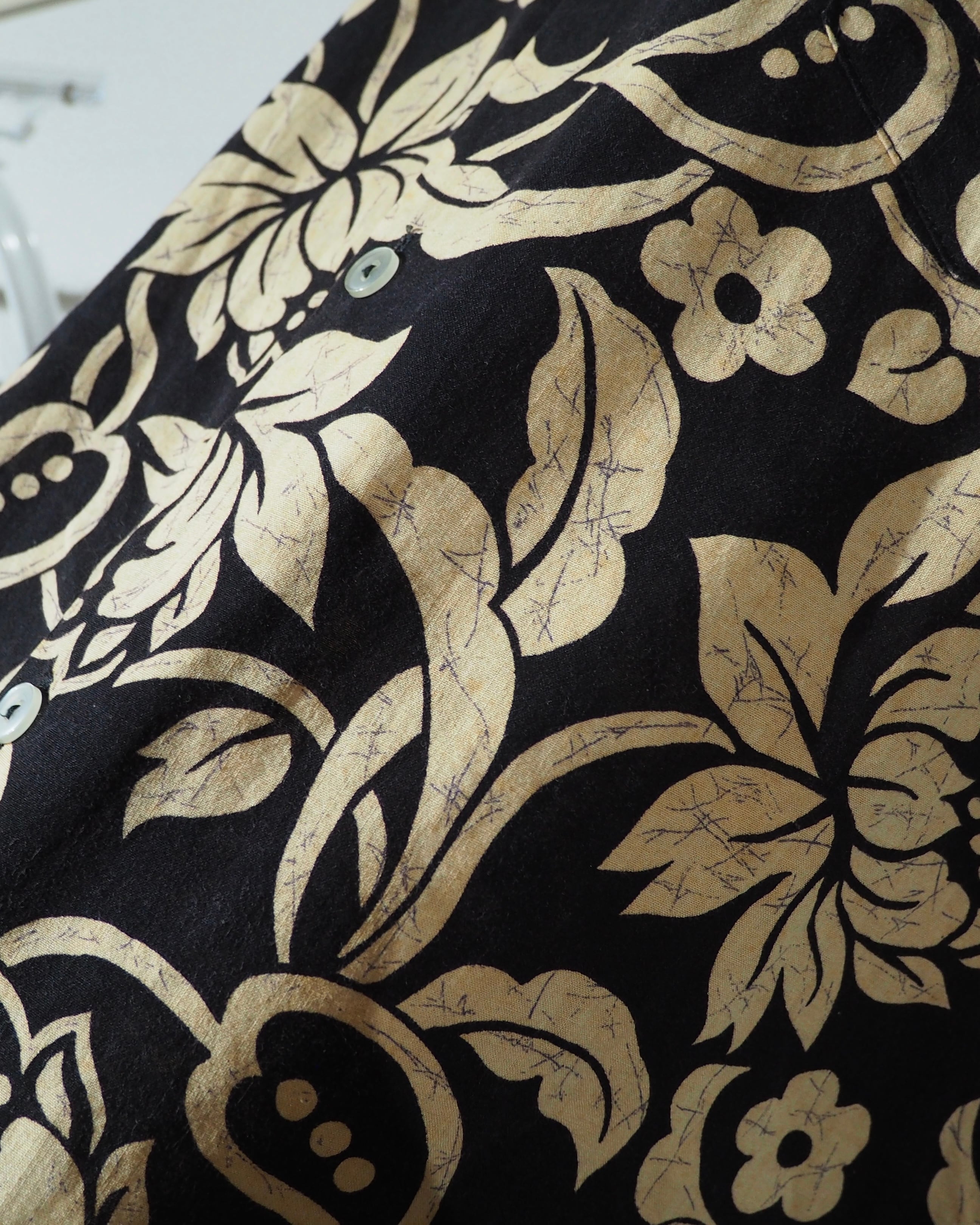 1980 - 90s Beautiful Botanical Flower All Over Pattern Vintage Open Collar SS Shirt