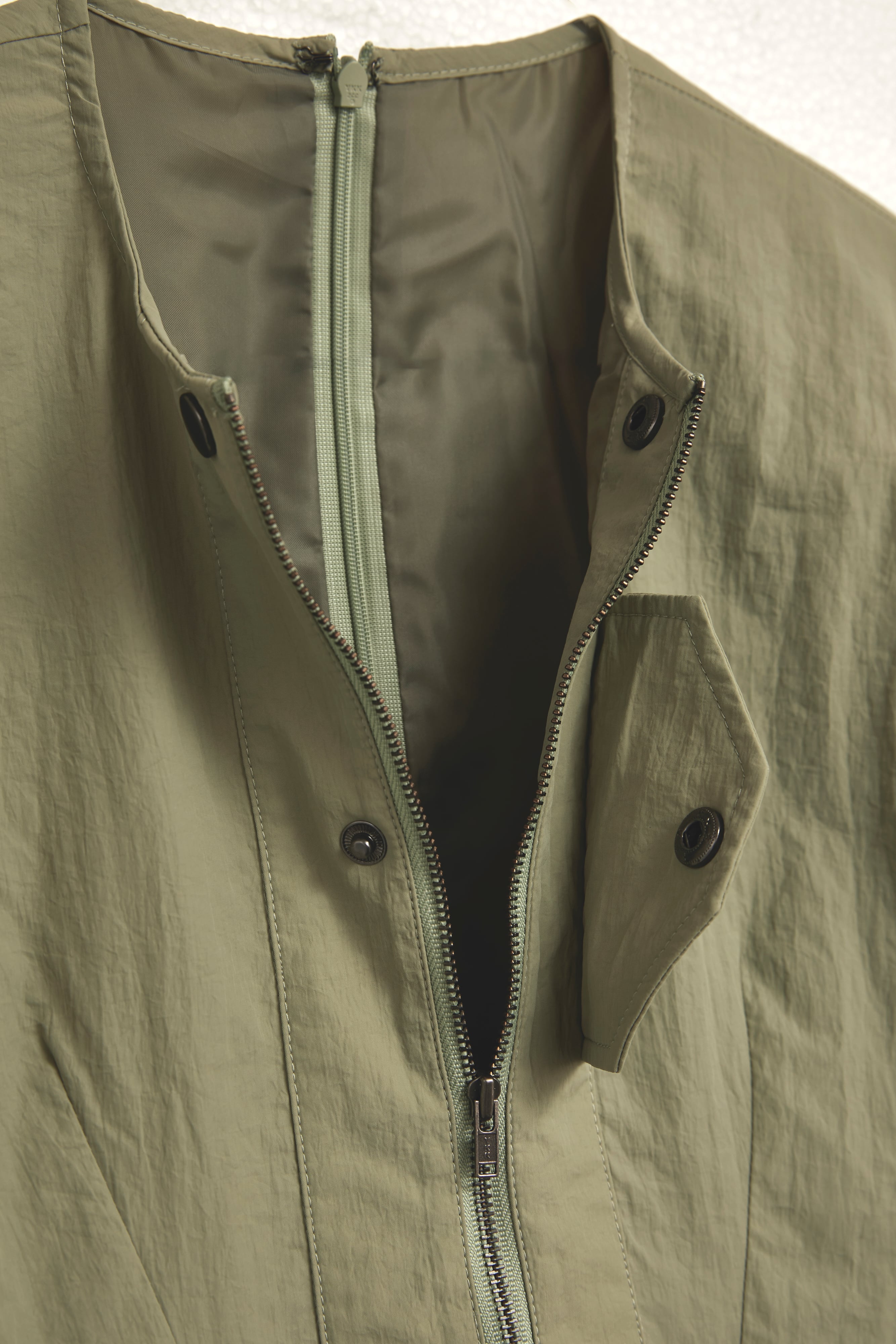 SaturdayClub】ファスナーアップベルト付きワンピース SaturdayClub