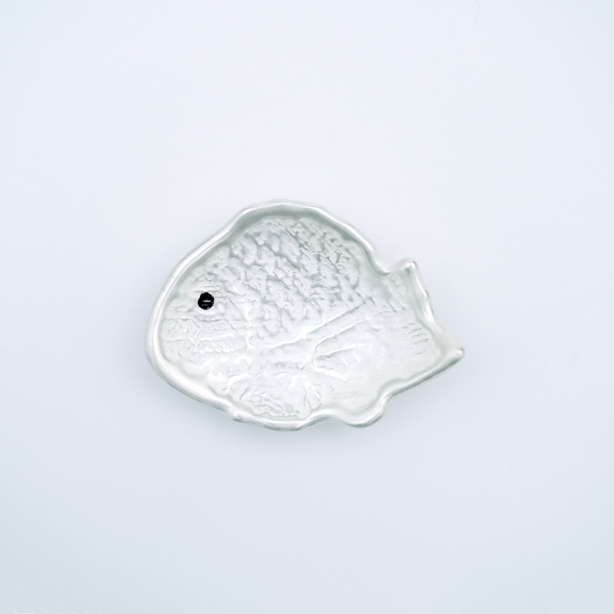 銀彩彩鯛型6cm豆皿 | 福珠窯ファクトリーショップ