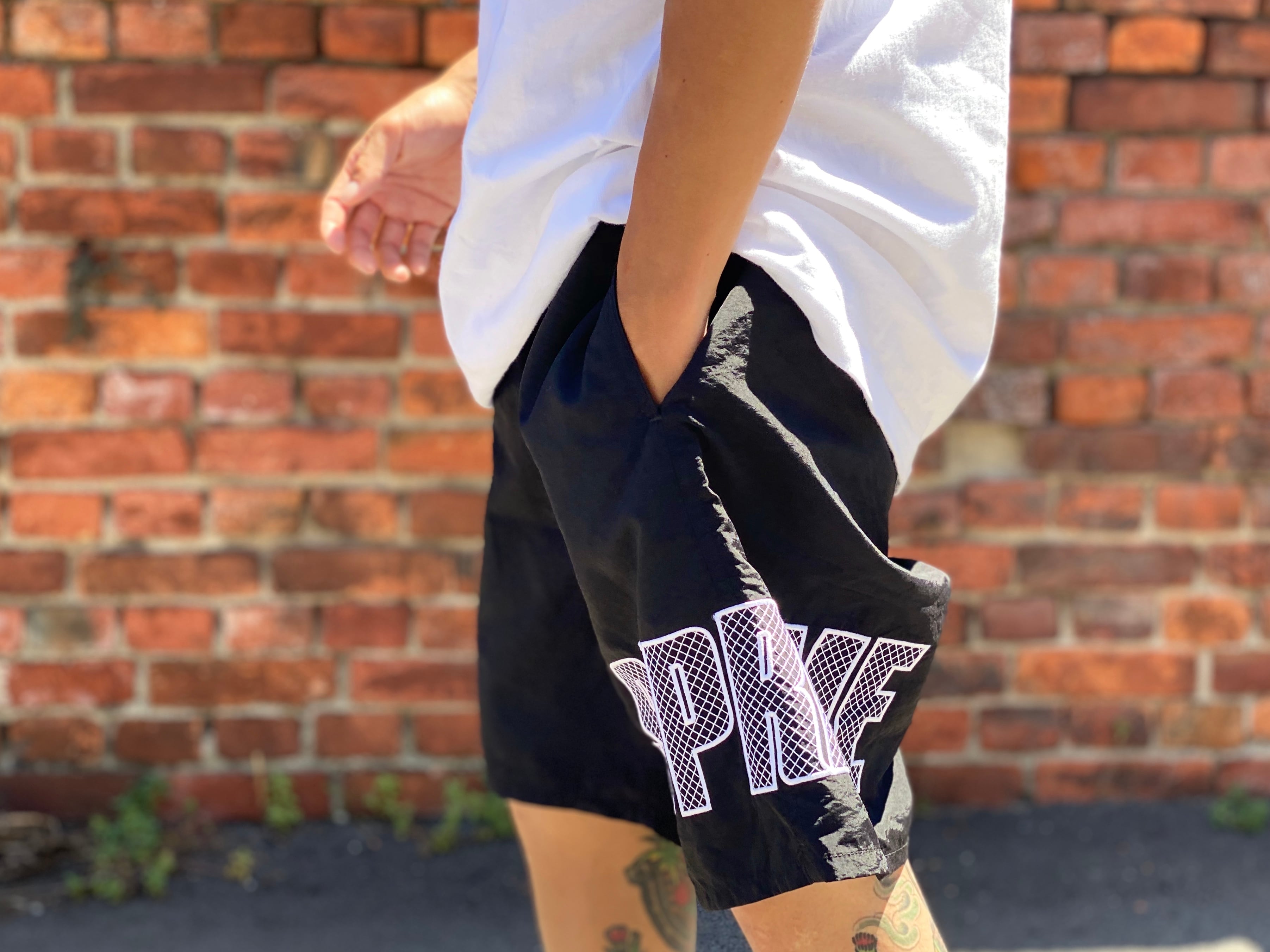 Supreme LOGO APPLIQUE WATER SHORT BLACK LARGE 60JF6500 | BRAND 