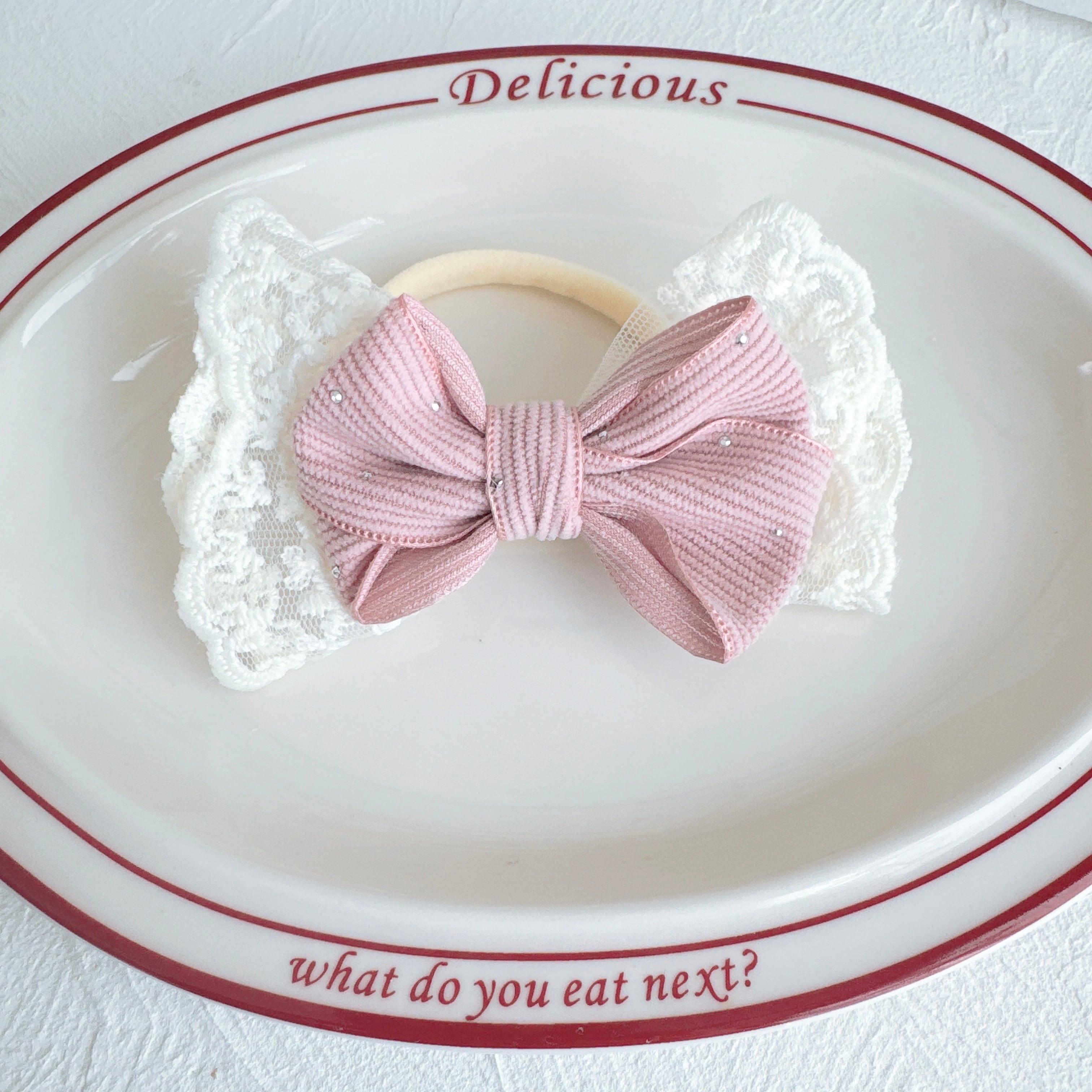 レースくすみピンクリボンヘアバンド（後ろ支え付き）