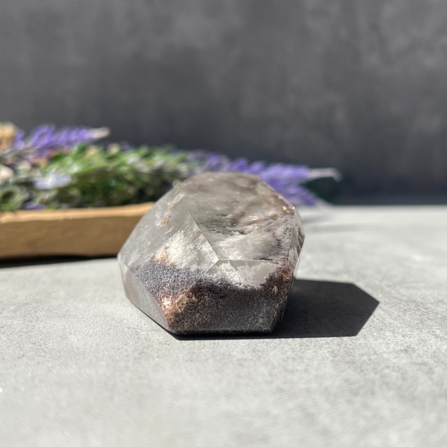 《虹あり》ブラジル・ミナスジェライス州ゼッカデソーザ産【ガーデンクォーツ（庭園水晶）】フリーフォーム ② 鉱物 天然石 パワーストーン