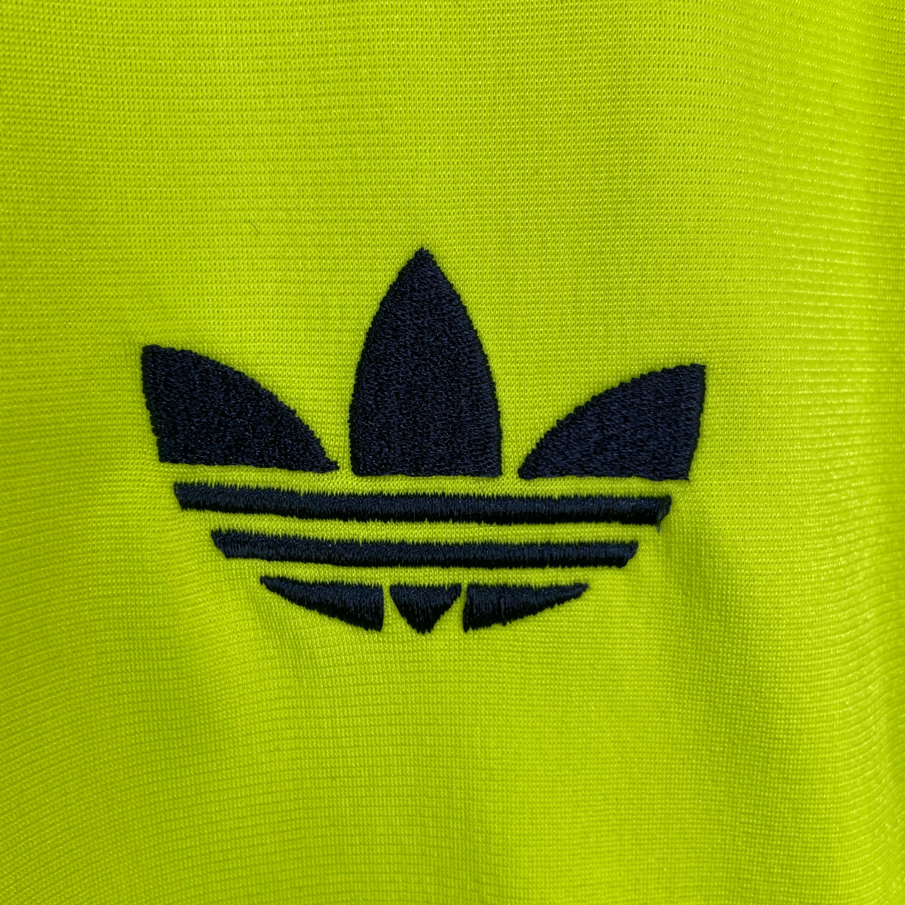 adidasアディダス☆ロゴマーク黒ナイロントップス - 通販 - guianegro
