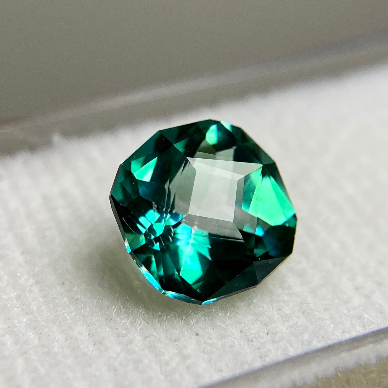 トパーズ 3.093ct グリーン 簡易ソーティング付き No.109