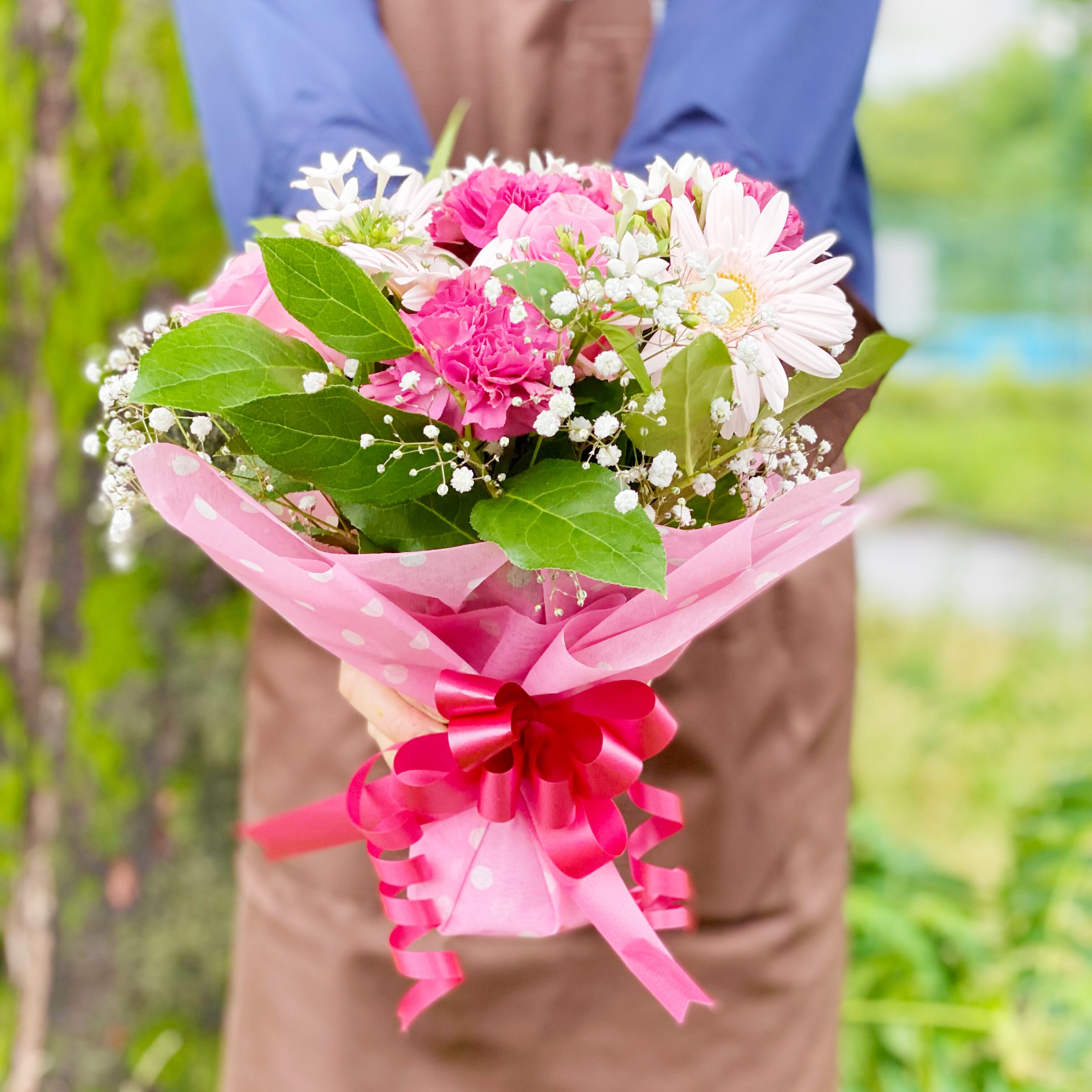 可愛いイメージにピッタリなピンクの花を集合させたそのまま飾れるブーケ ミミ 花美知オンラインショップ