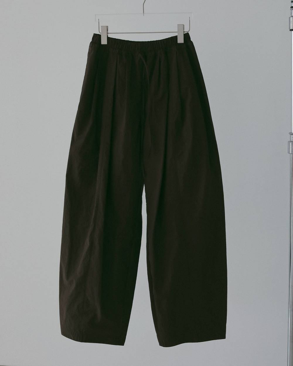 anuke(アンヌーク) Volumetuck Cocoon Pants | サウスオレンジ｜メンズ