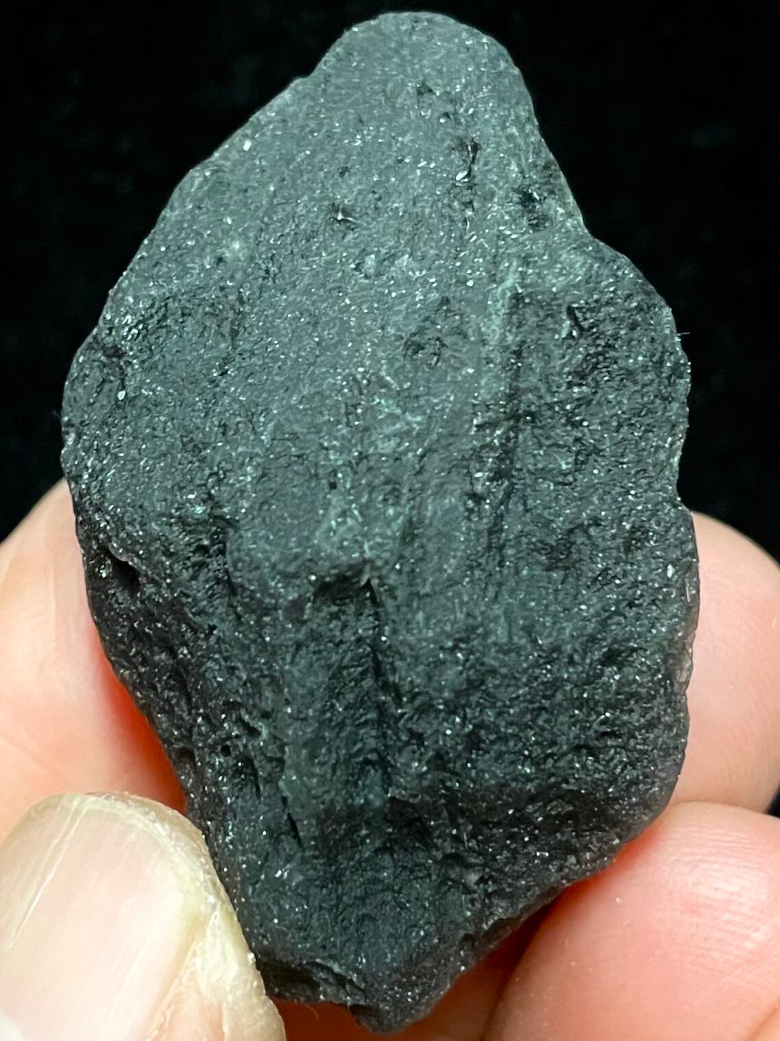 7) アグニマニタイト原石(中)