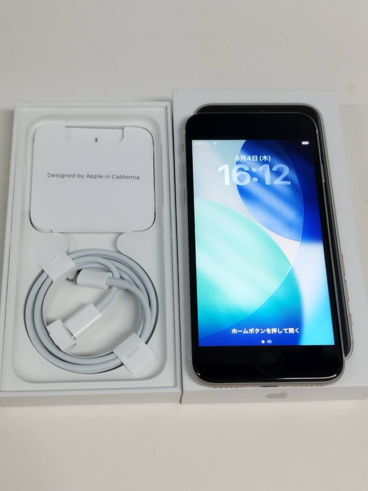 SIMフリー】iPhone SE 第3世代/A2782/128GB/スターライト〈MMYG3J/A 