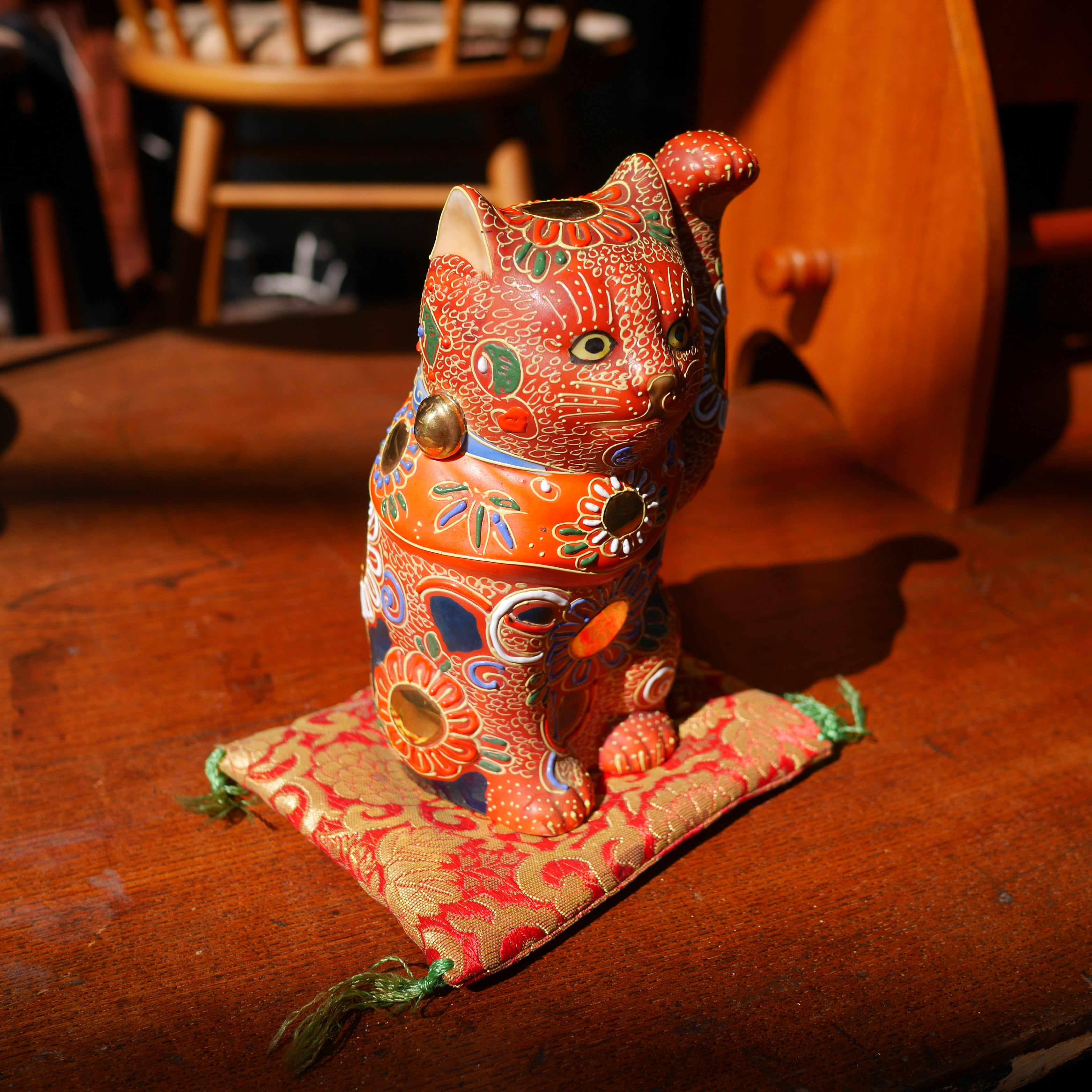九谷焼 金彩色絵招き猫 | トリノス-torinoth- | 新宿区神楽坂の