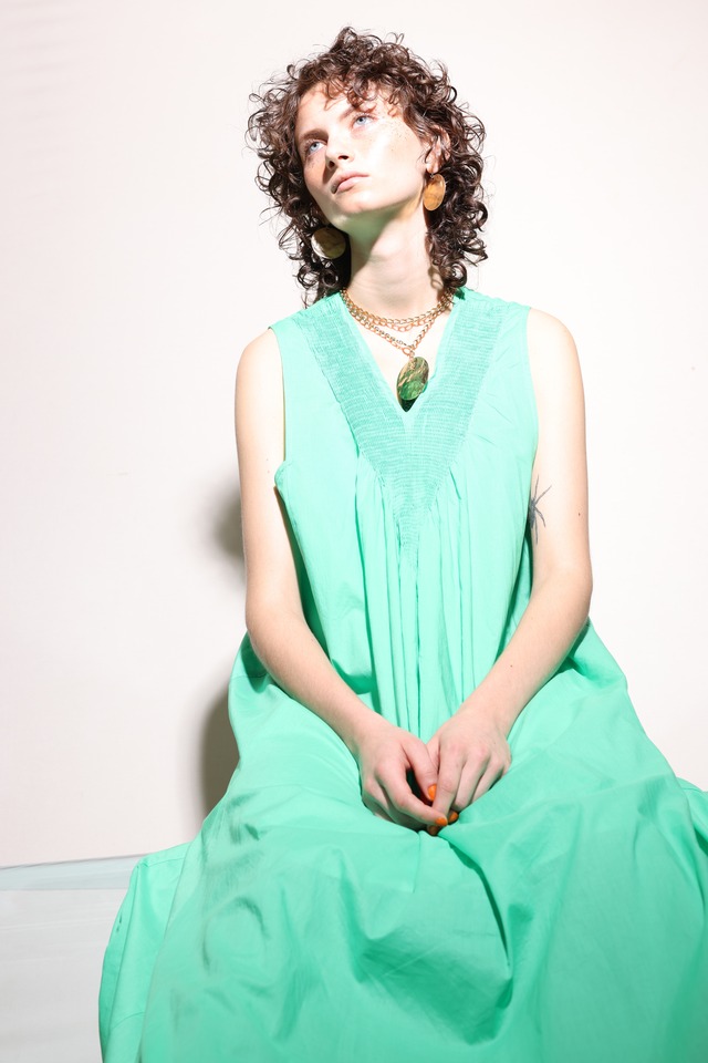 COTTON SHIRRING V-NECK DRESS