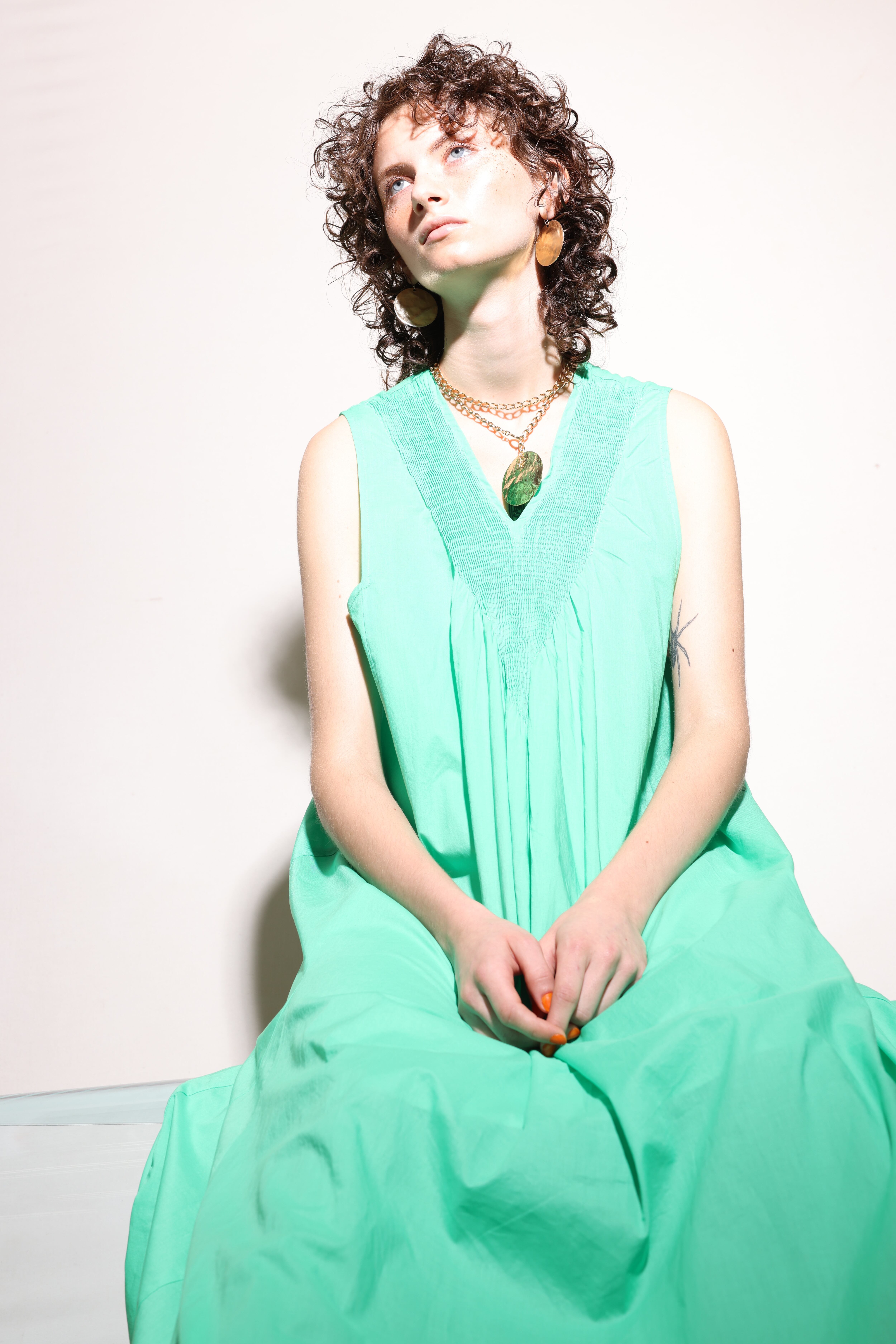 COTTON SHIRRING V-NECK DRESS