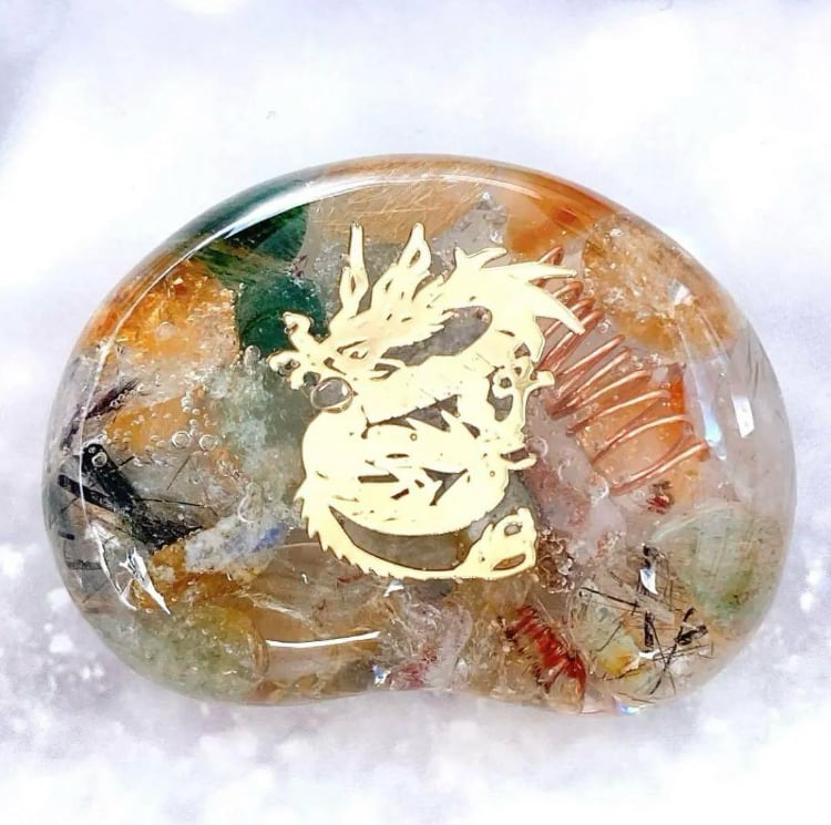 2024年 干支 辰 金龍 龍神様 開運✨御守り✨オルゴナイト 握り石  