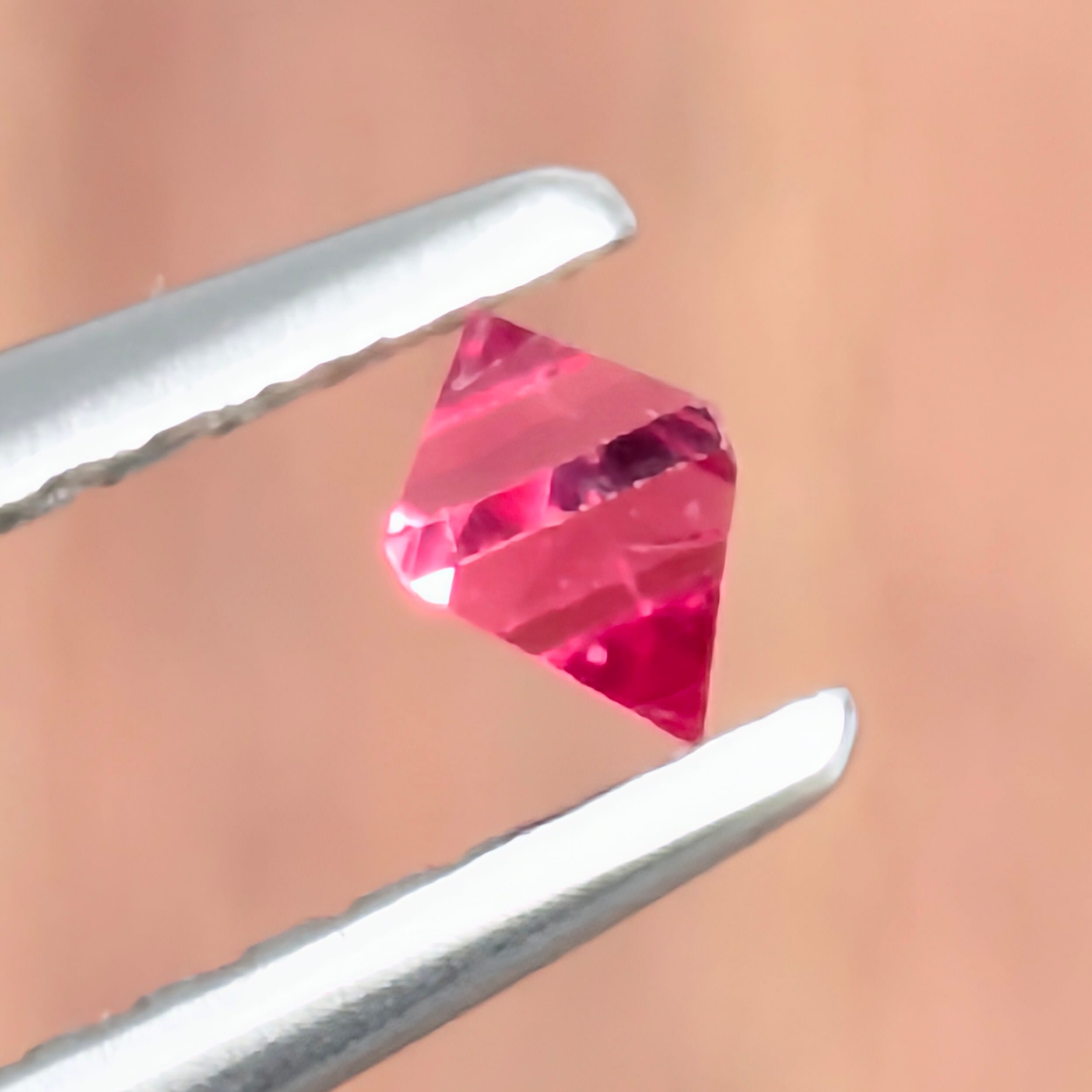 スピネル原石 ミャンマー・モゴック産【0.18ct】 PRO208152 | Gem's