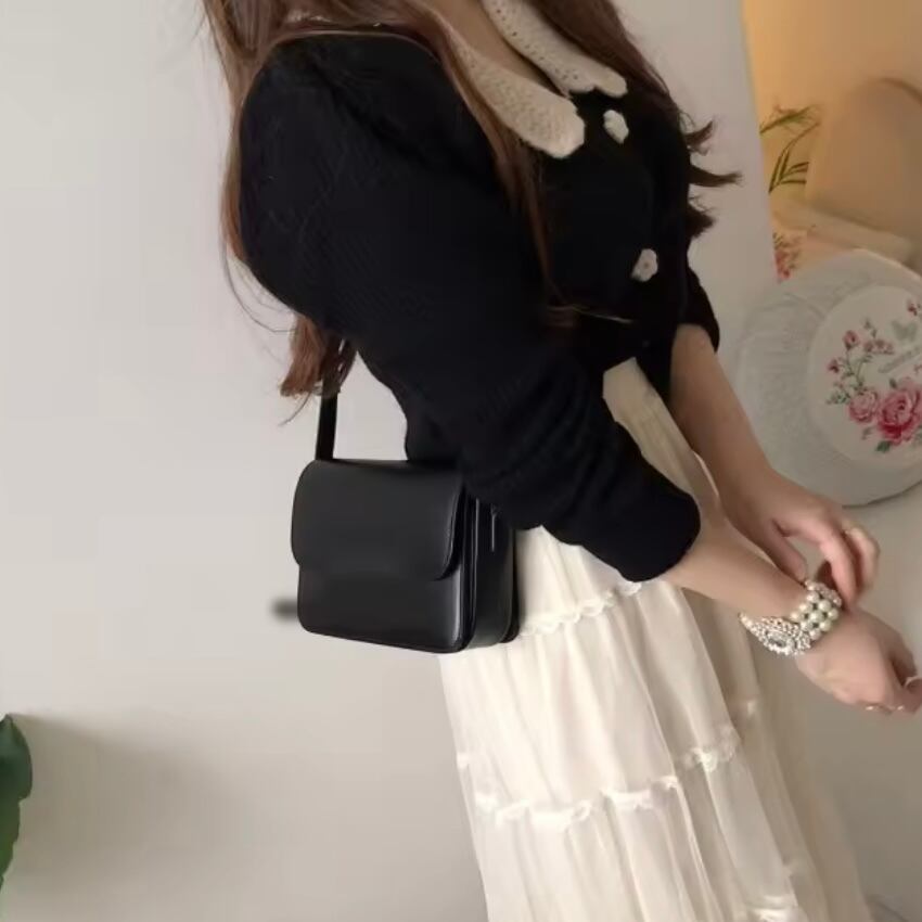 スカラップカラーフラワーボタンカーディガン