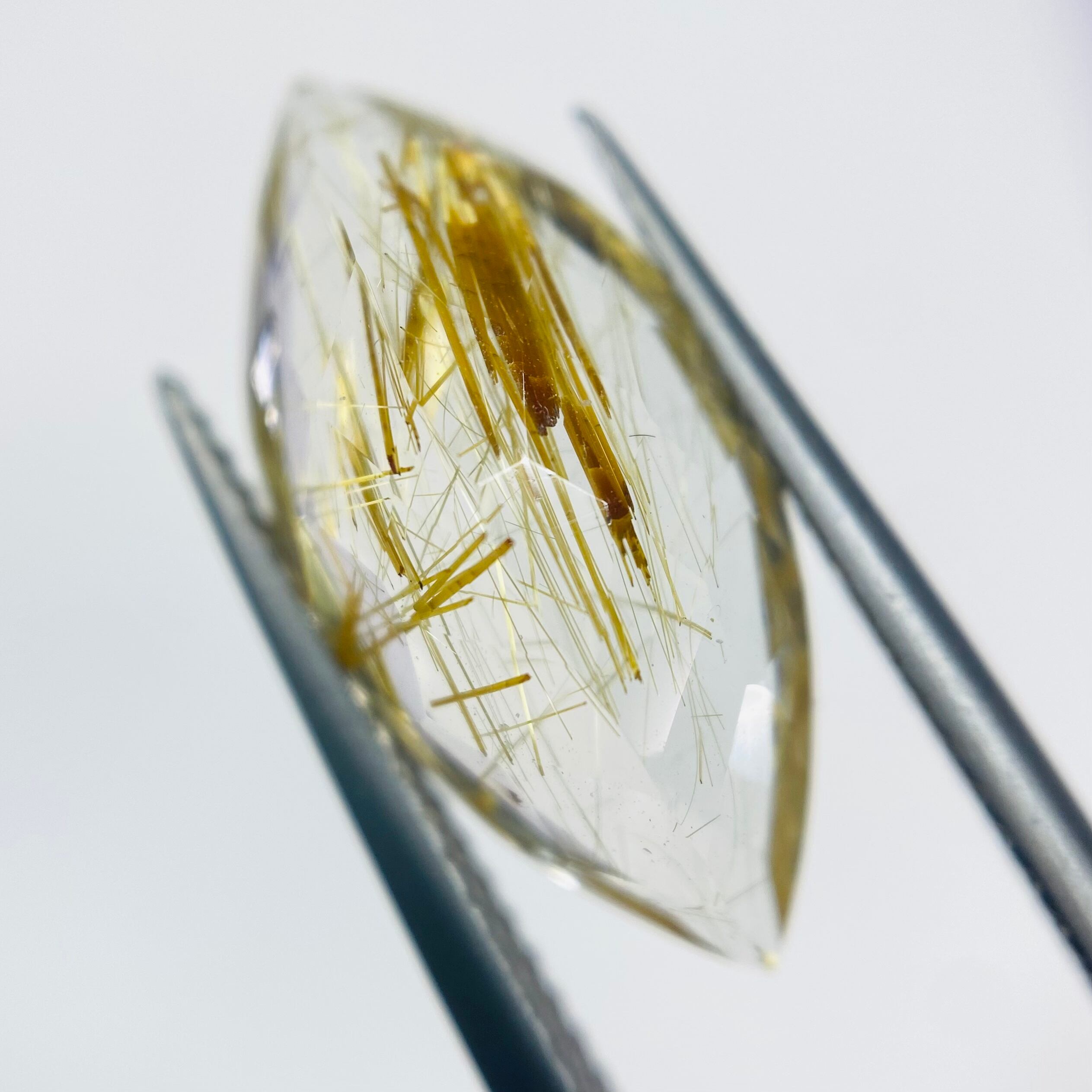 上品で繊細なルチルクオーツ