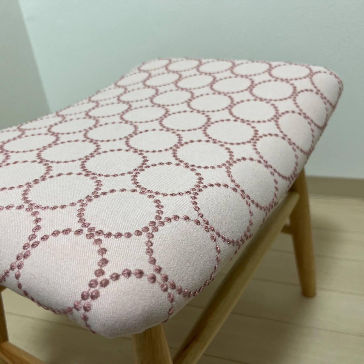 ミナペルホネン ハンドメイド スツール 丸脚 ピンクベージュ/オレンジ 