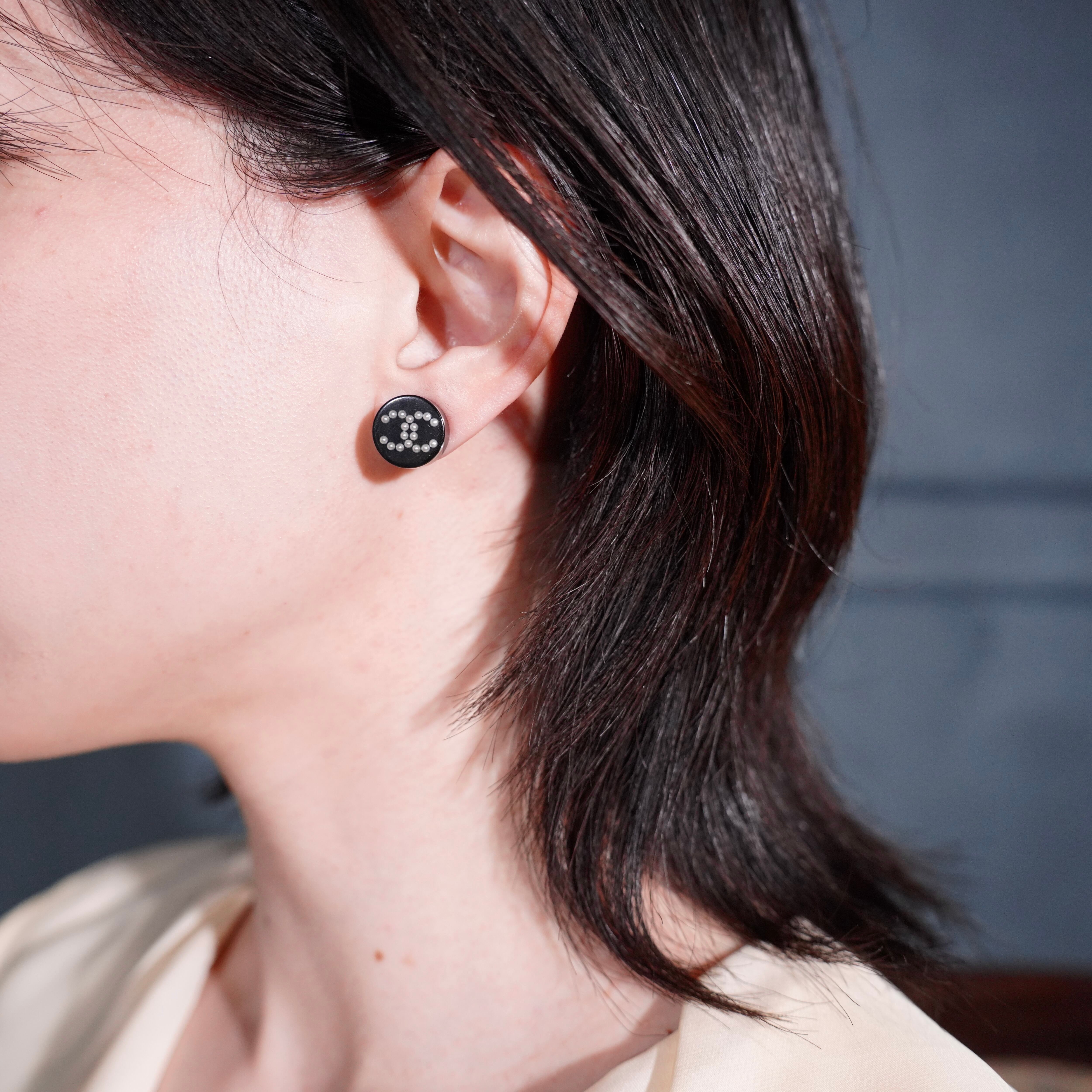 CHANEL COCO MARC LINE STONE DESIGN EARRING/シャネルココマーク