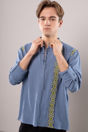 ウクライナ刺繍ヴィシヴァンカ　クロスステッチ手刺繍　Lサイズ　メンズ