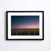 Twilight Grassland｜夕暮れの草原を描いた幻想的アートポスター｜穏やかな光と影が調和する北欧モダンインテリアにA2ポスター