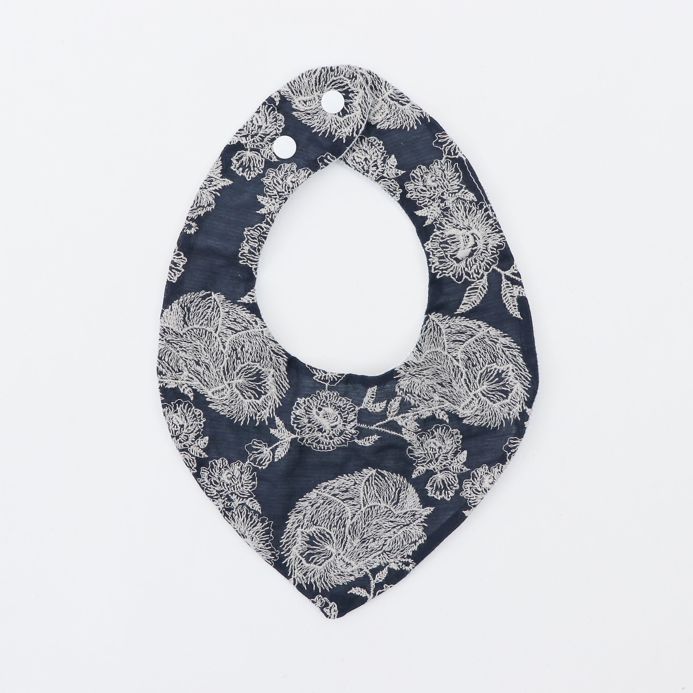 刺し子花びらスタイ | BABY GIFT Chainon