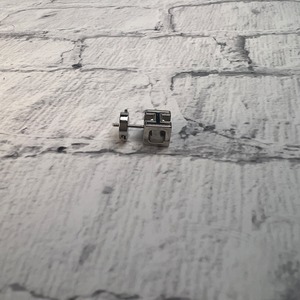 HERMES エルメス  Hキューブ ピアスブラック A-9617