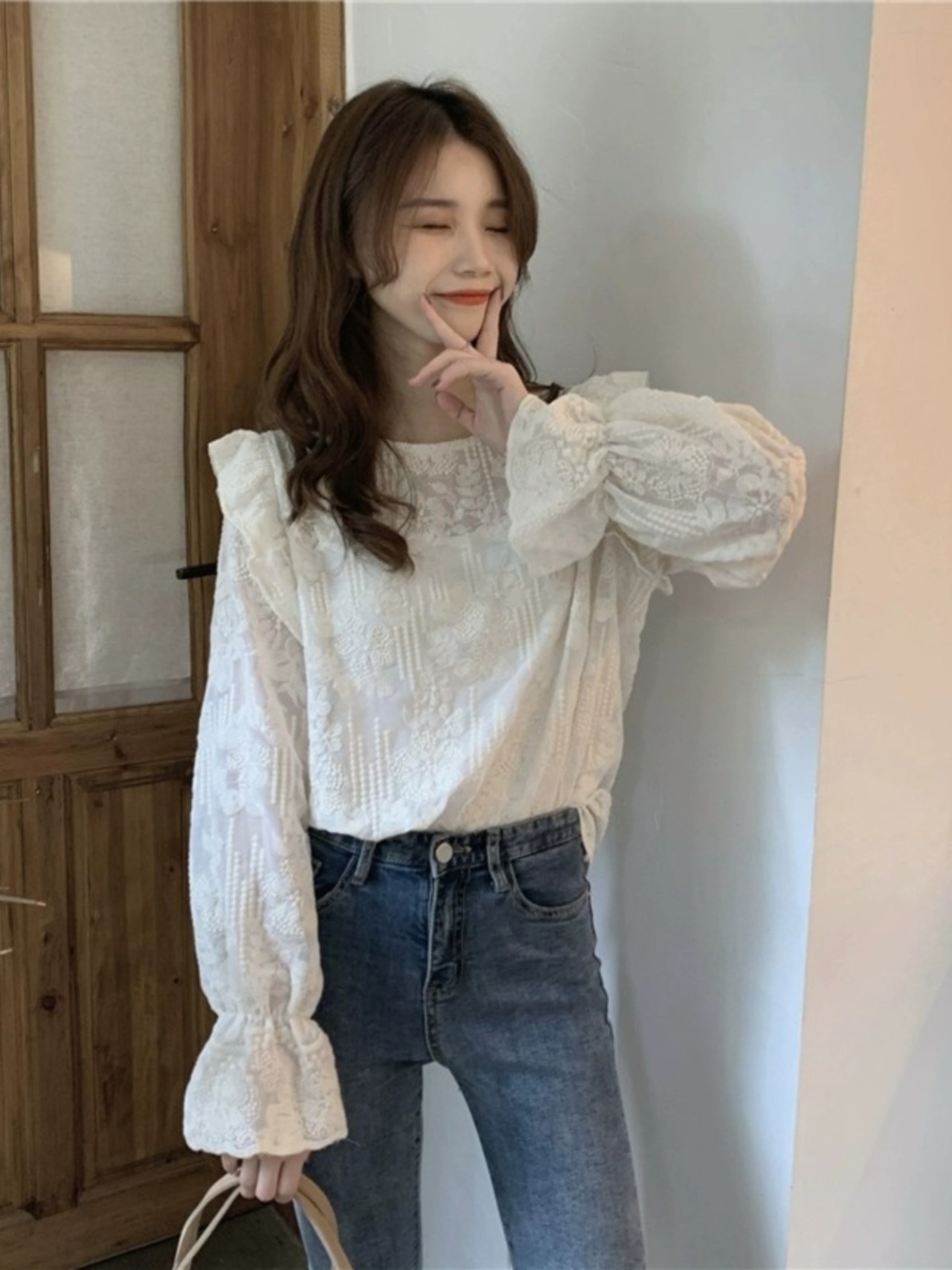 長袖フリルレーストップス