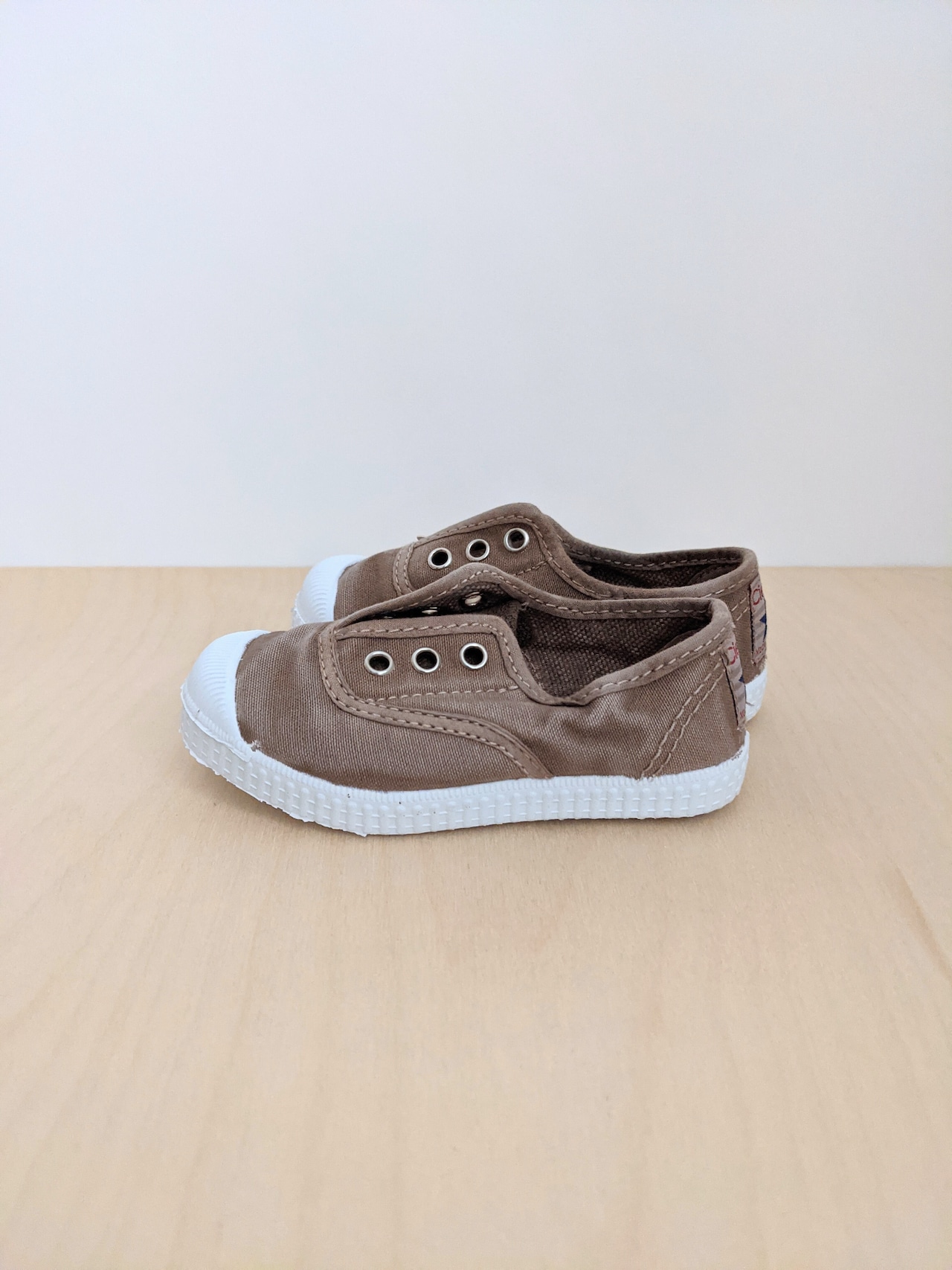 Deck Shoes (Beige)  /  Cienta