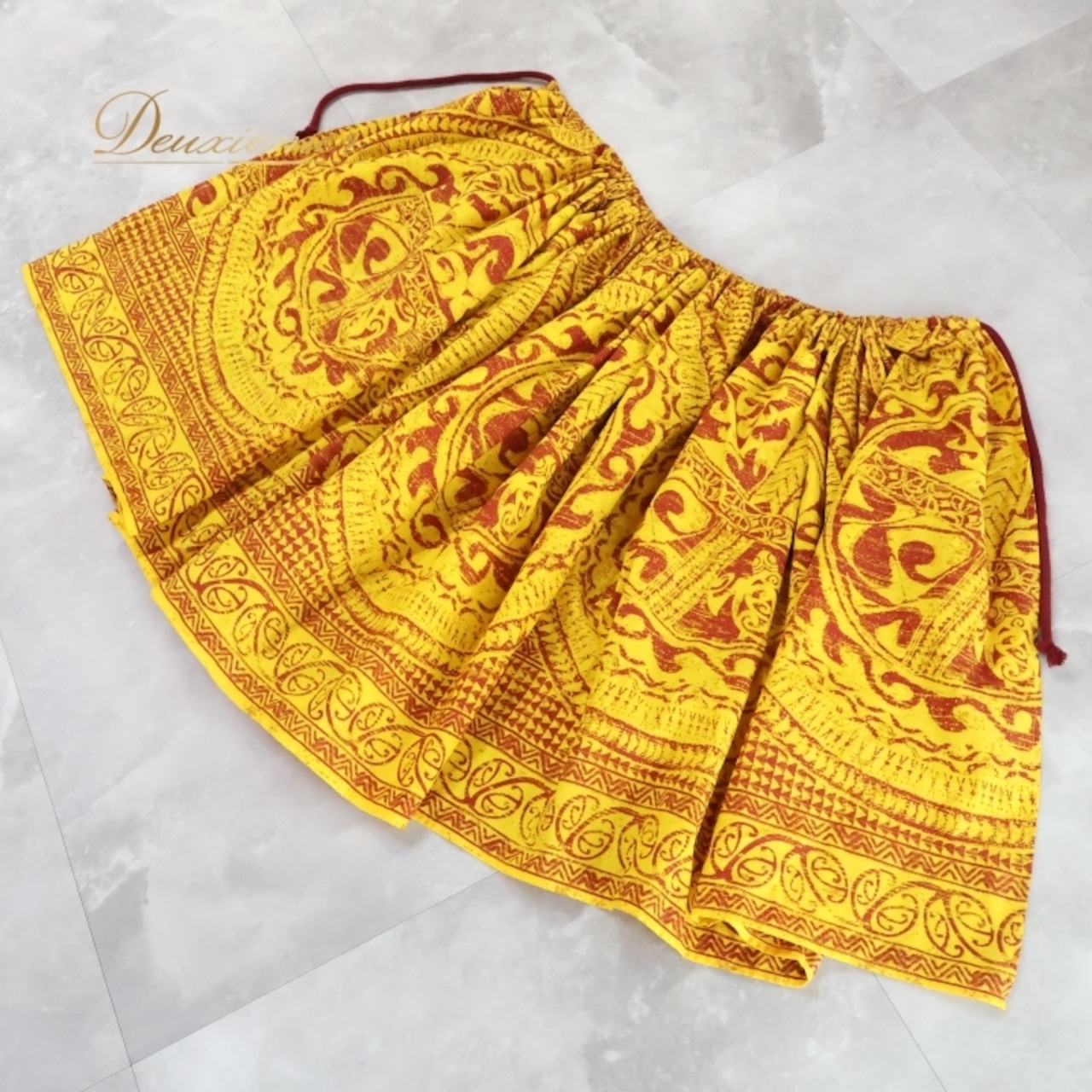 フラダンス 衣装 パウスカート 紐スカート イエロー系 ハワイアンプリント カヒコ柄 アロハ フラ ダンス レッスン 練習 レッド系 黄 赤 華やか 鮮やか かわいい おしゃれ 明るい シングルスカート ふんわり フレア 紐 リボン グランジ加工 イエロー 赤柄 プリントスカート フラダンス用 衣装かわいい ハワイ風 おしゃれなレッスン着 練習用 フレアスカート ビビッドカラー 衣装用スカート 明るい色合い フラ用スカート