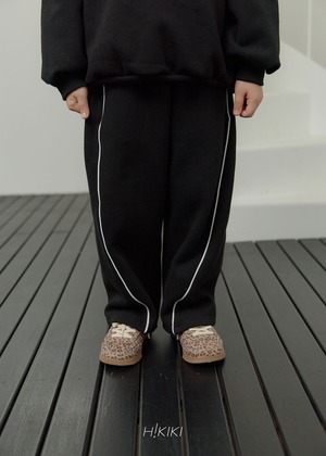 HIKIKI［取寄］line wide pants 26winter