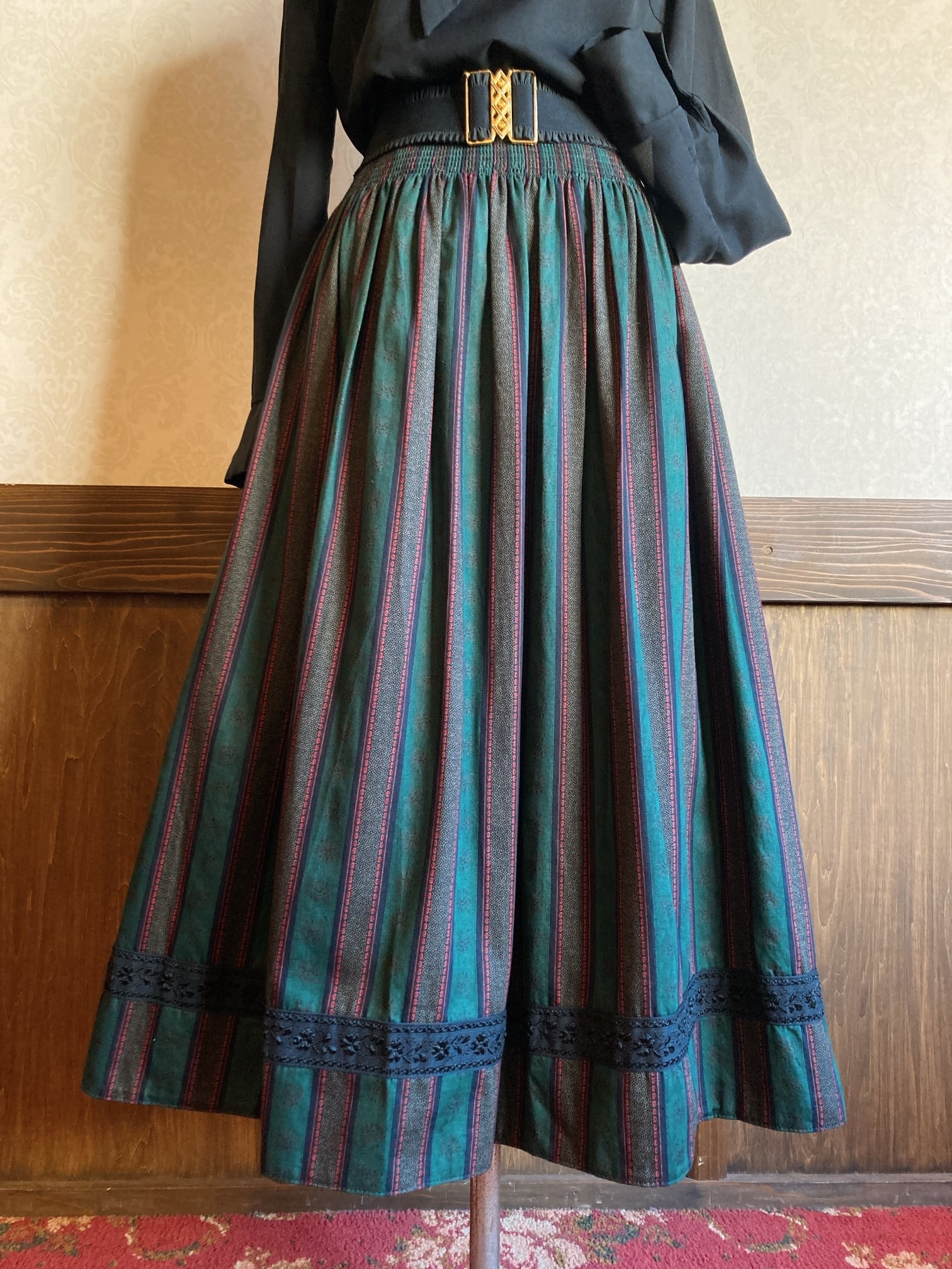 グリーン モダンストライプ スカート | カラフルブティック モア