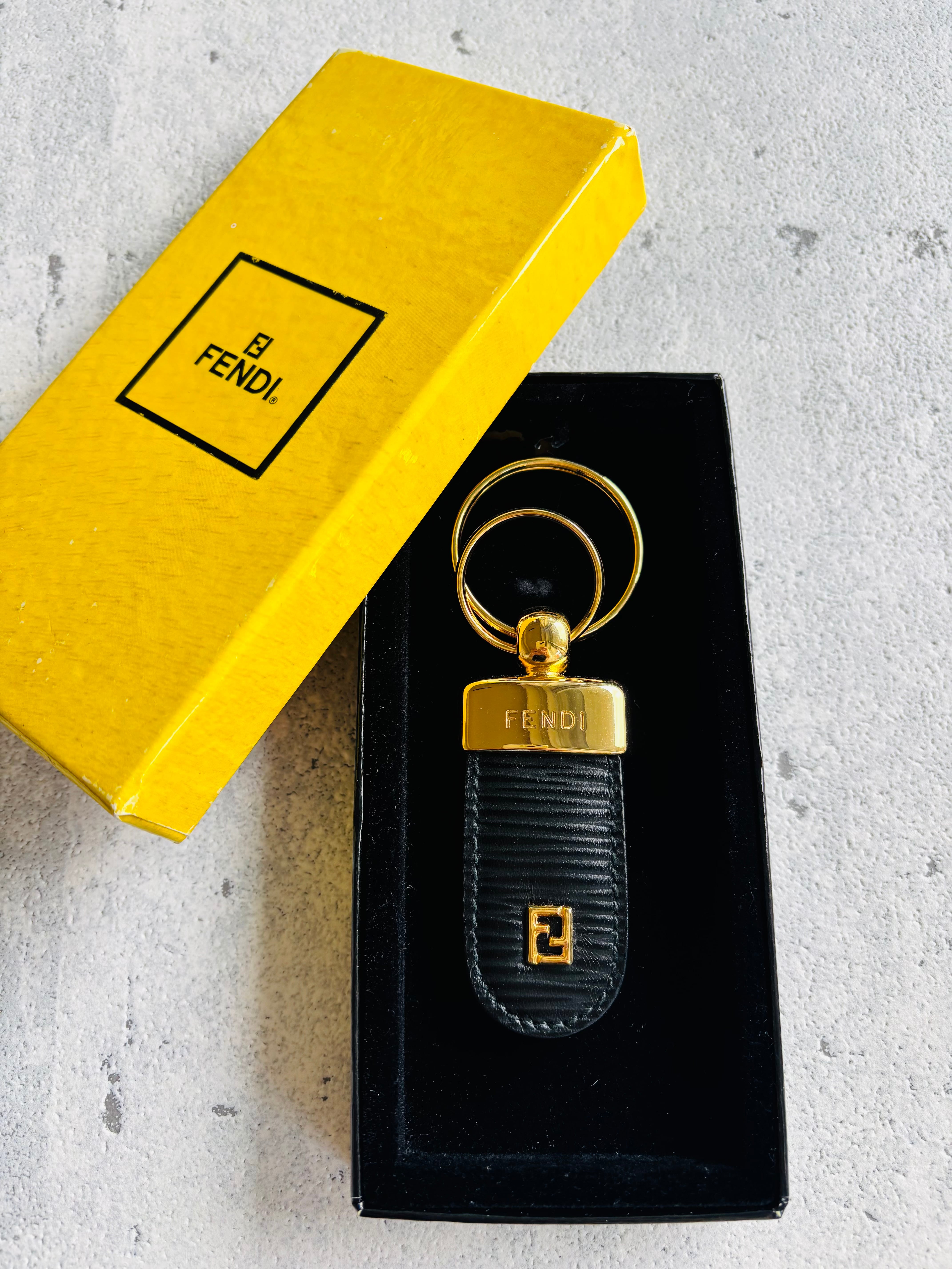 CELINE トリオンフチャーム キーリング 箱付き | Petit luxe Vintage