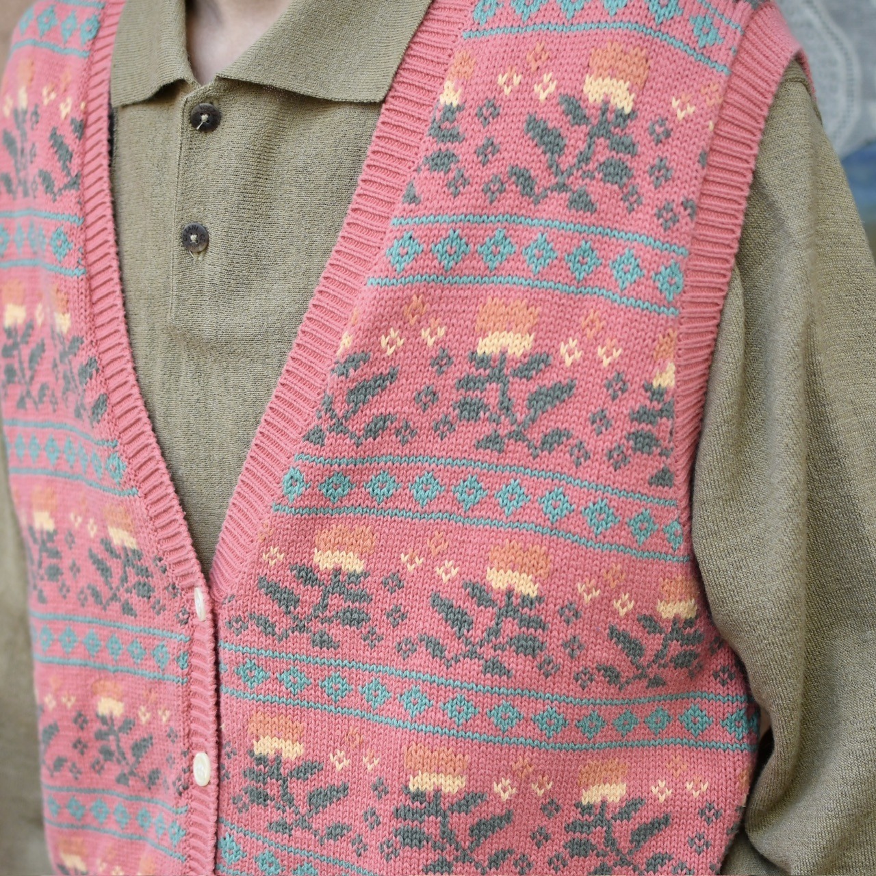 GAP flower pattern knitvest