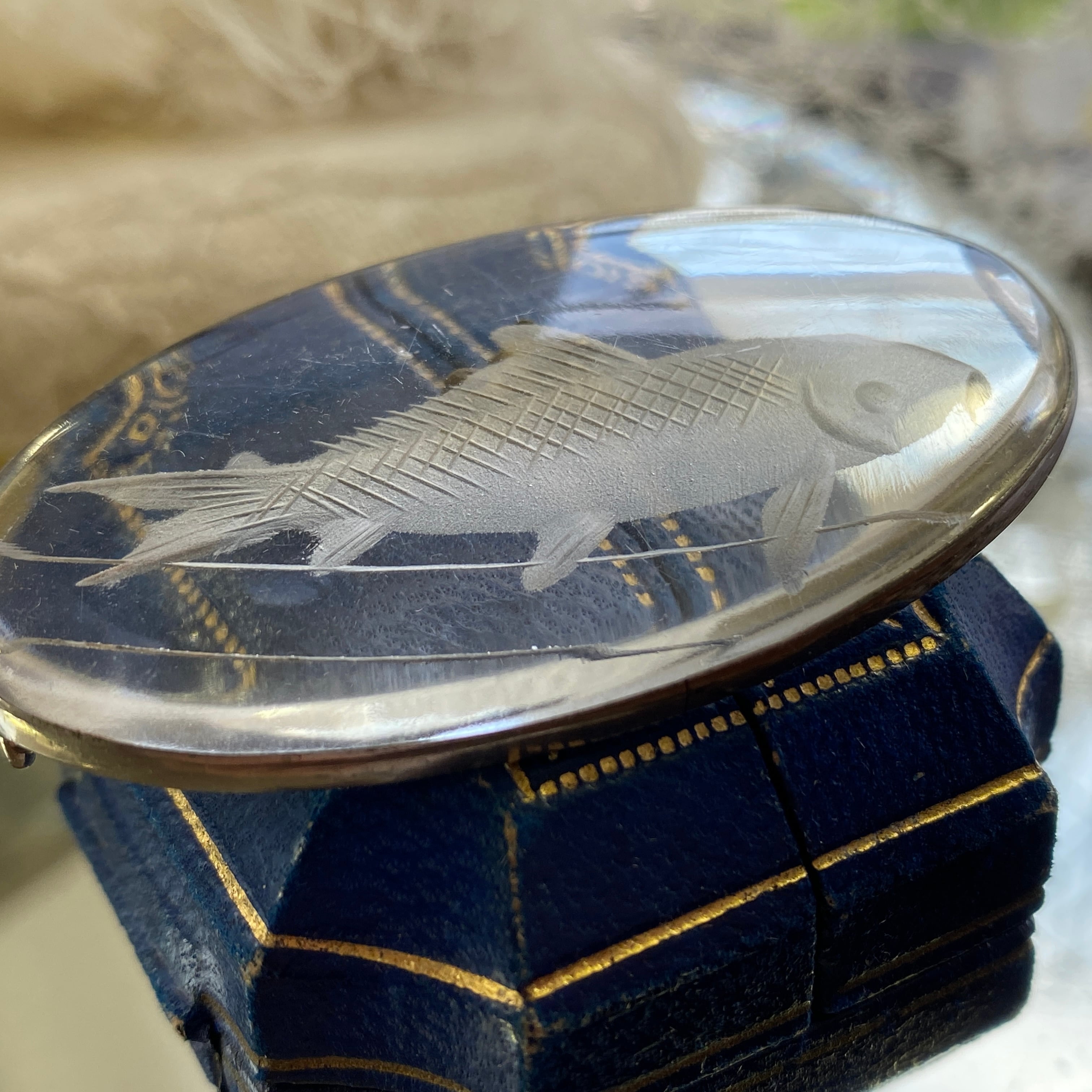 アンティーク　山梨水晶インタリオの帯留め