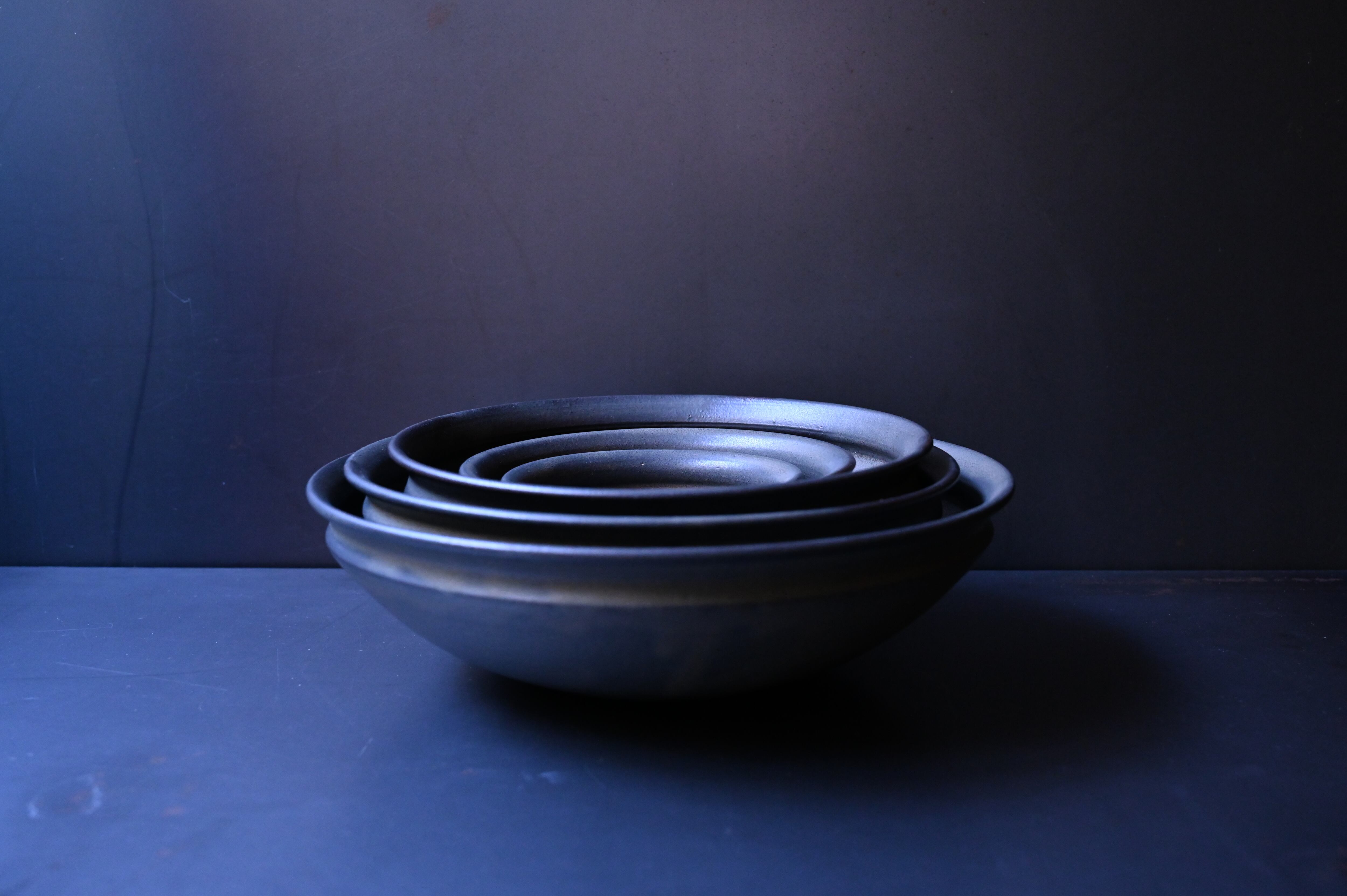 荒賀文成 黒釉六寸馬たらい皿 | 鎌倉倶楽部 茶寮