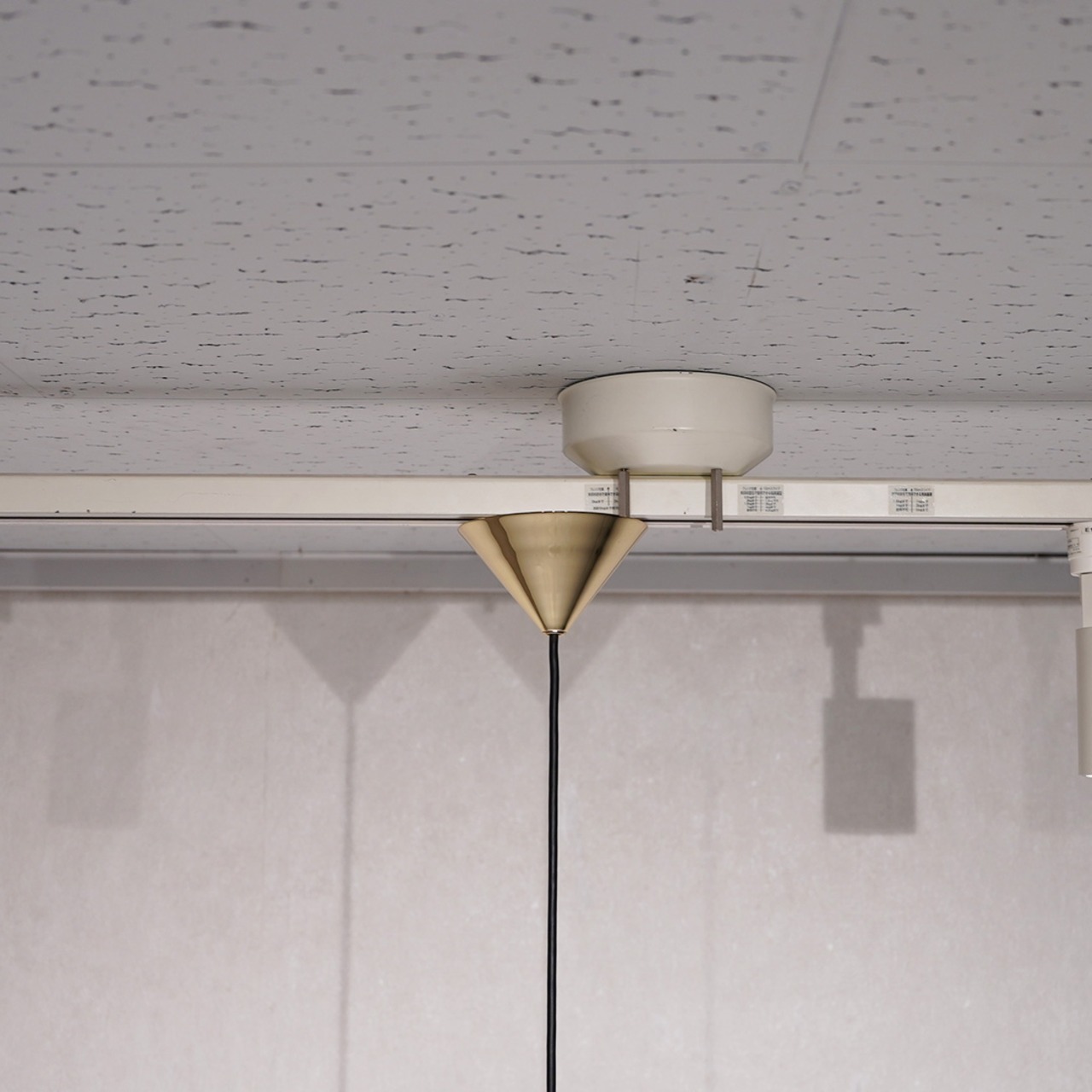 Tom Dixon / Plane Triangle Pendant / トムディンクソン プレーン トライアングル ペンダント モダン デザイナーズ 照明 / 関連:ヤマギワ