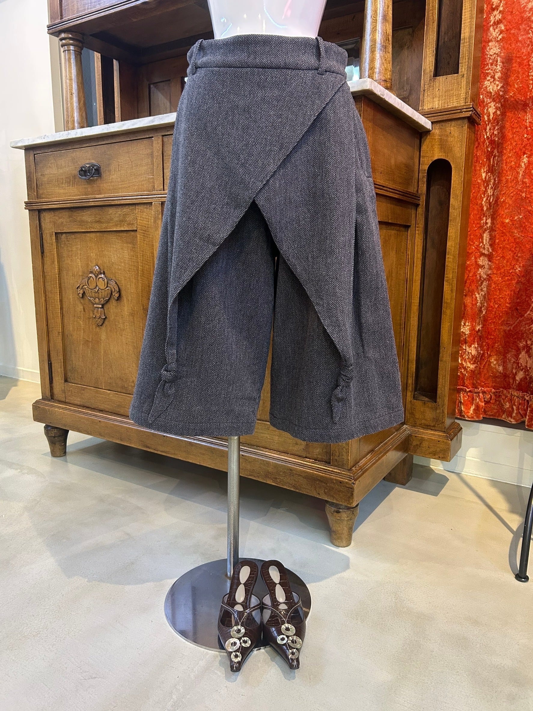 STRONGTHE drops bermuda shorts / gray