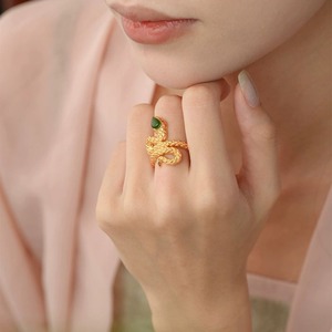 蛇のリング - 持ち主の個性とスタイルを引き立てる R447