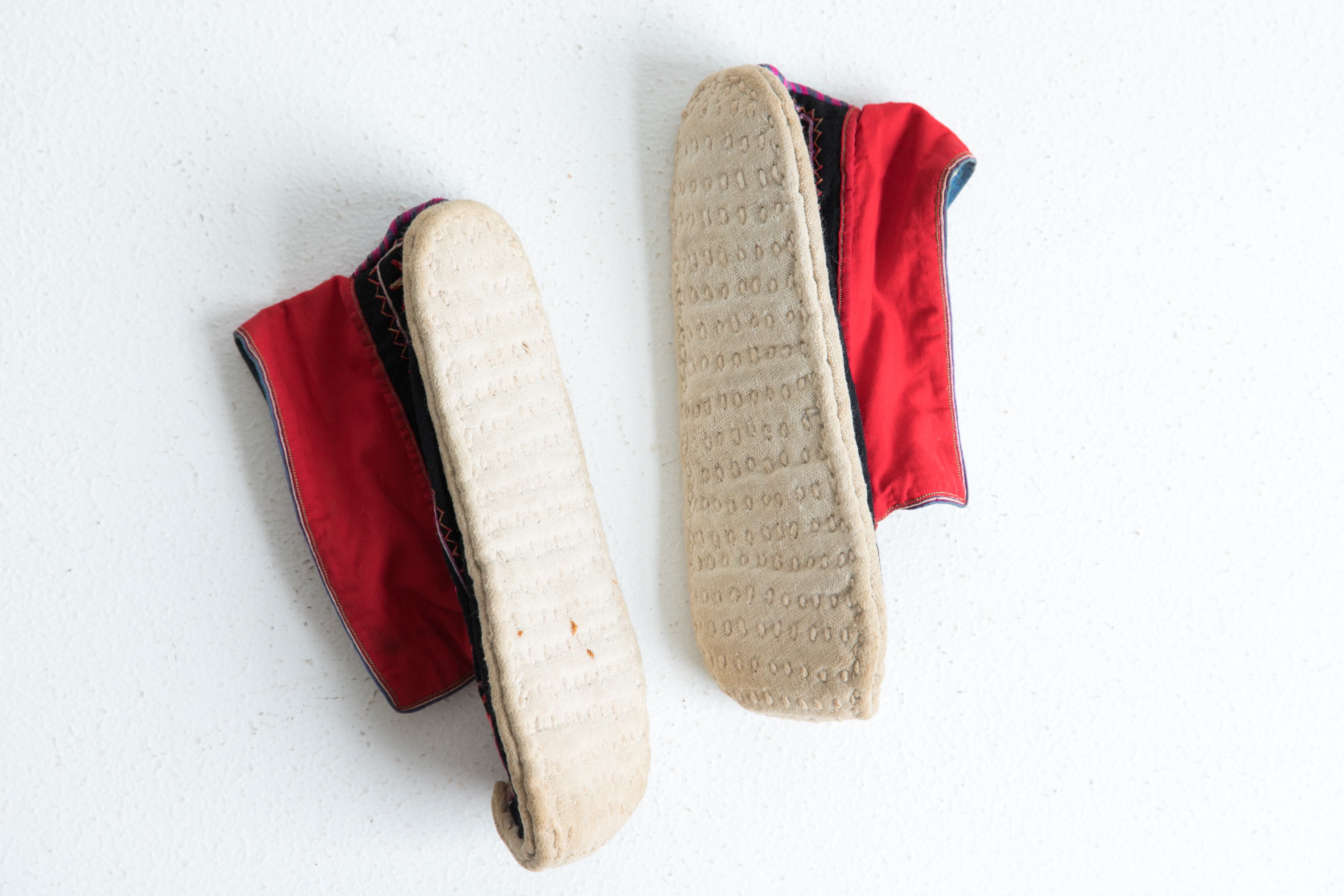 チベット刺繍の靴 | ReBuilding Center JAPAN | リビセンオンラインストア