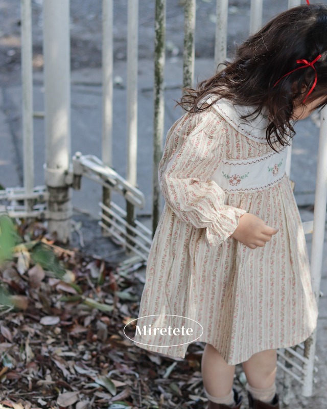 【取寄】お花畑に行きたくなるカントリー風が可愛い刺繍カラーのワンピース