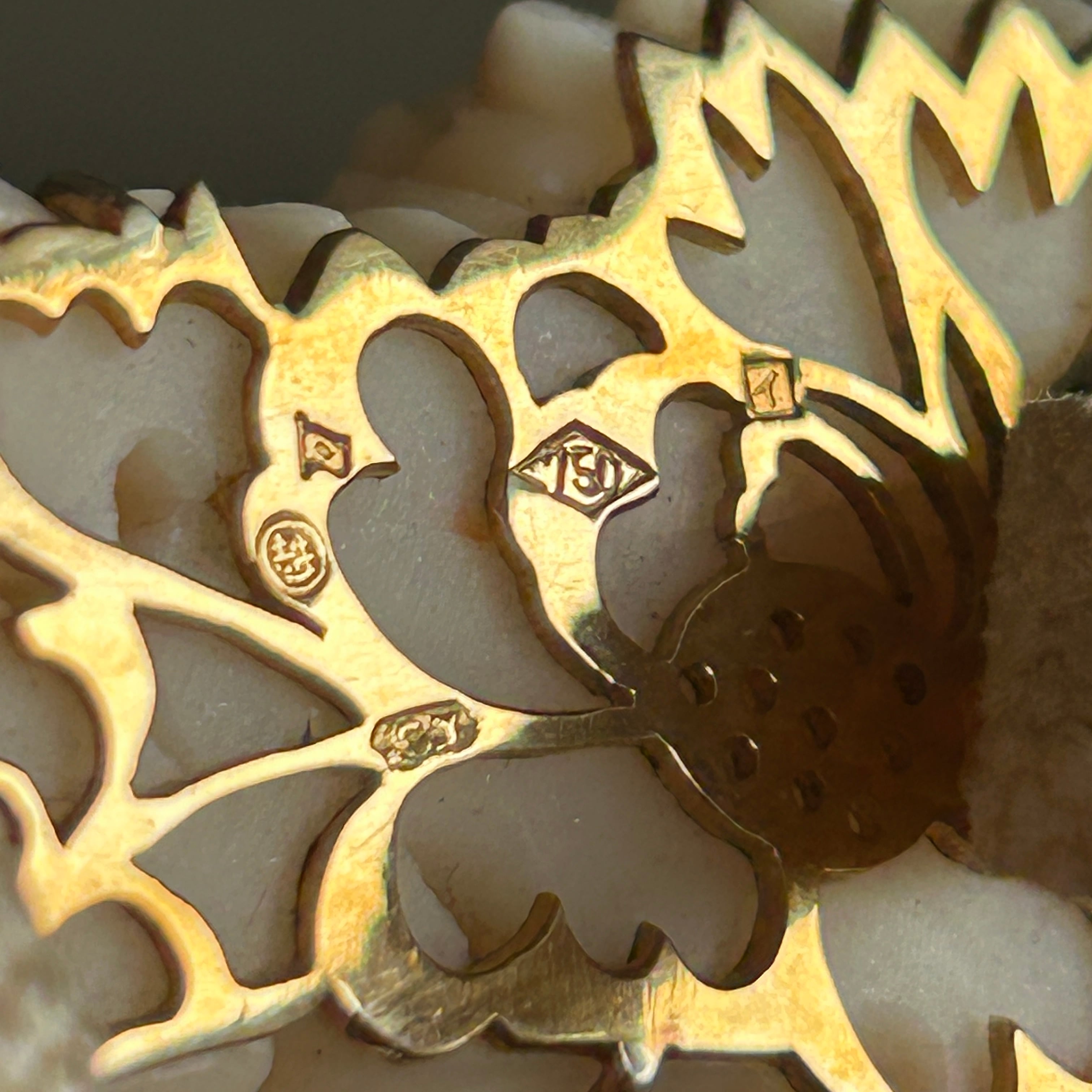 アンティーク　昭和5年　白珊瑚の牡丹帯留め