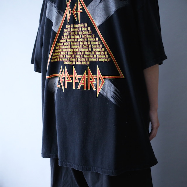 "DEF LEPPARD" XXL over silhouette front and back print tee